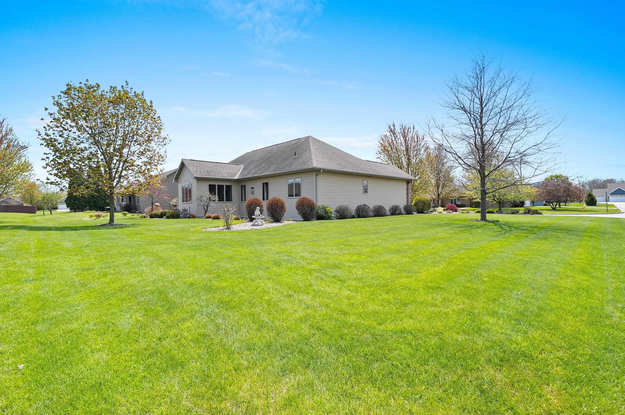 DE PERE, Wisconsin, 54115, United States, 3 Bedrooms Bedrooms, ,4 BathroomsBathrooms,Residential,For Sale,2048400