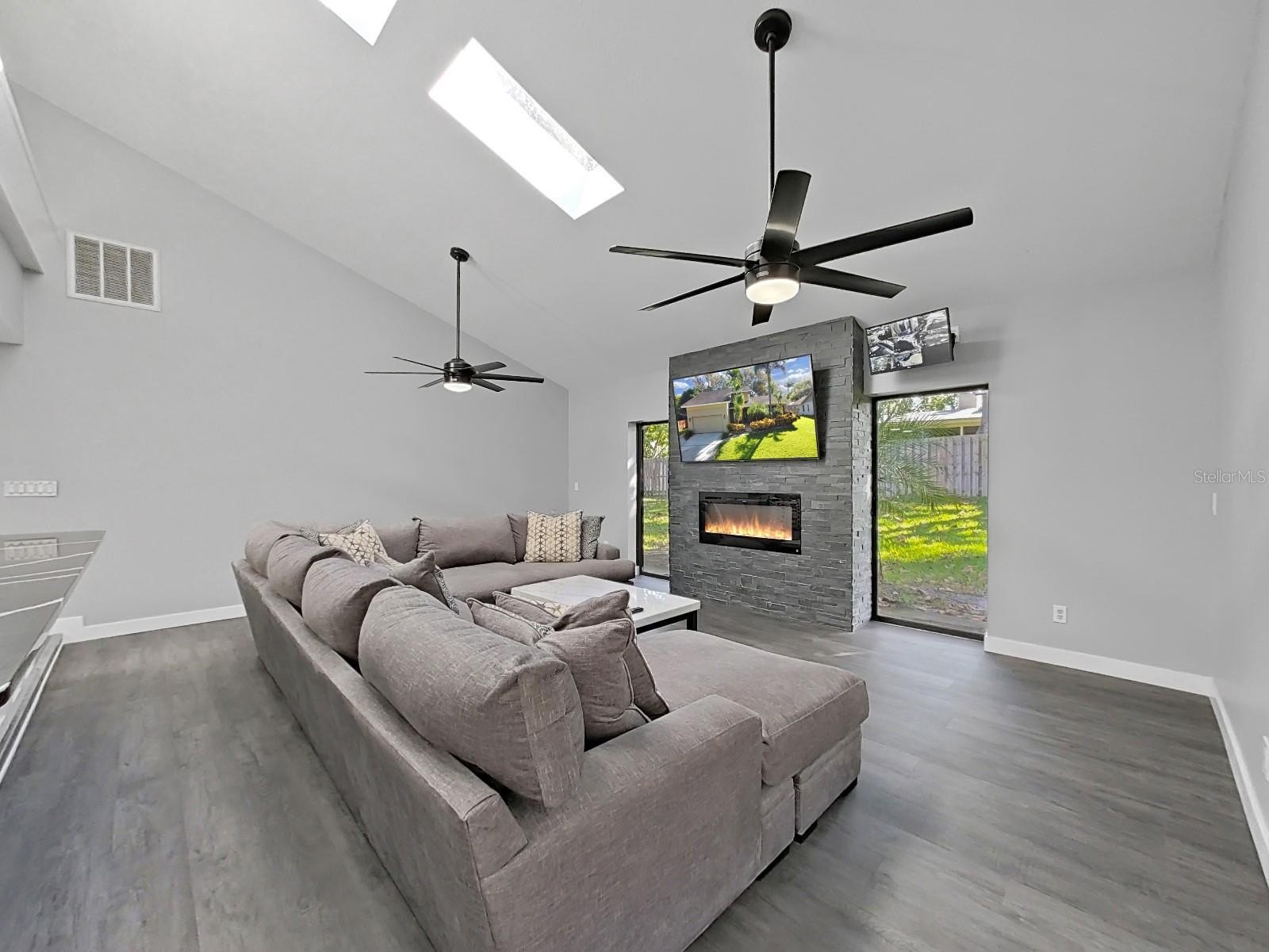 PALM HARBOR, Florida, 34683, United States, 5 Bedrooms Bedrooms, ,2 BathroomsBathrooms,Residential,For Sale,1982999