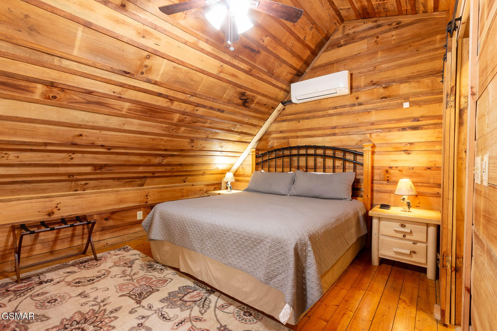 Sevierville, Tennessee, 37876, United States, 2 Bedrooms Bedrooms, ,3 BathroomsBathrooms,Residential,For Sale,1977438