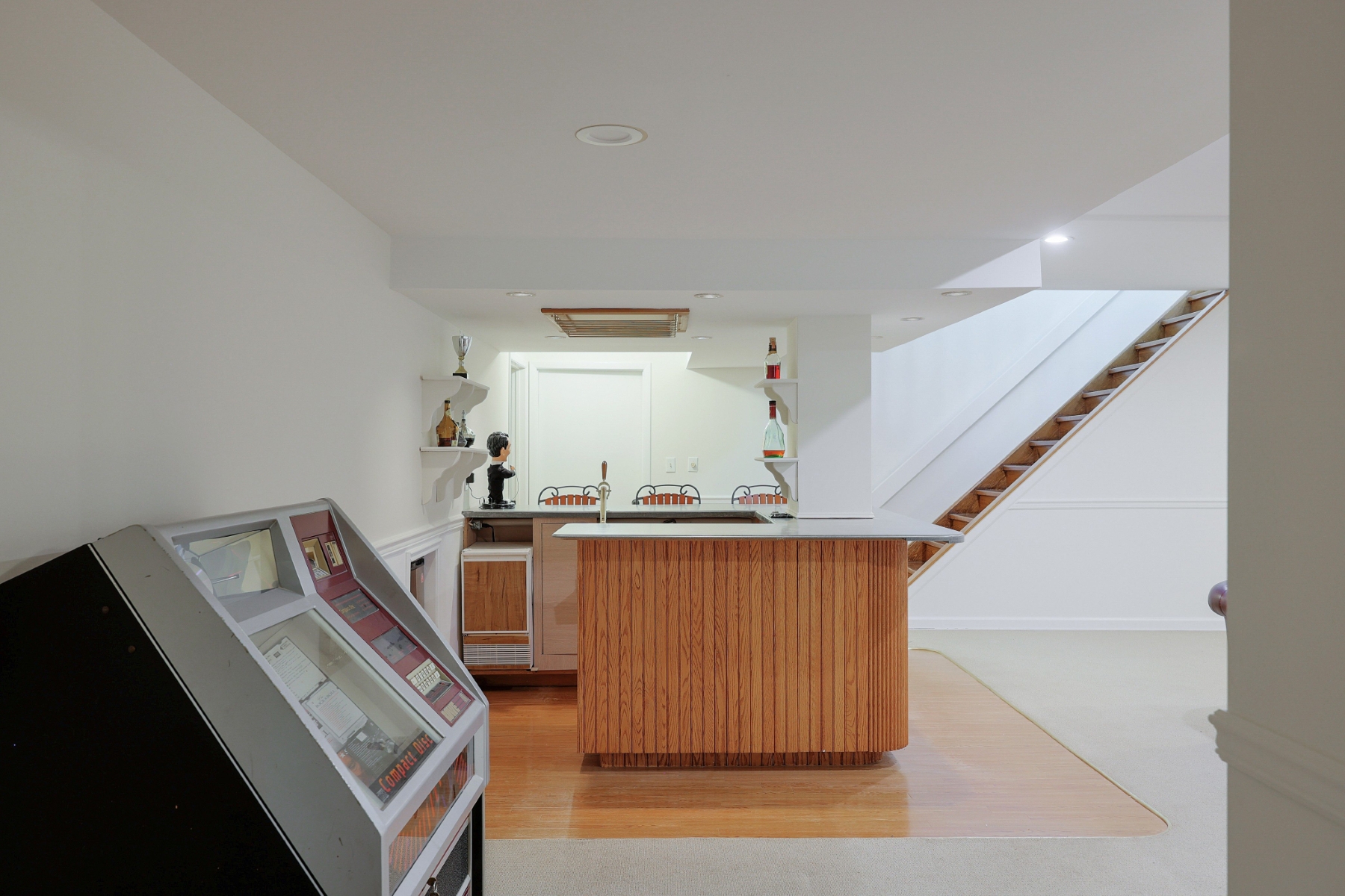  Spacious Living, Thoughtful Updates and Desirable Location - 物件實景