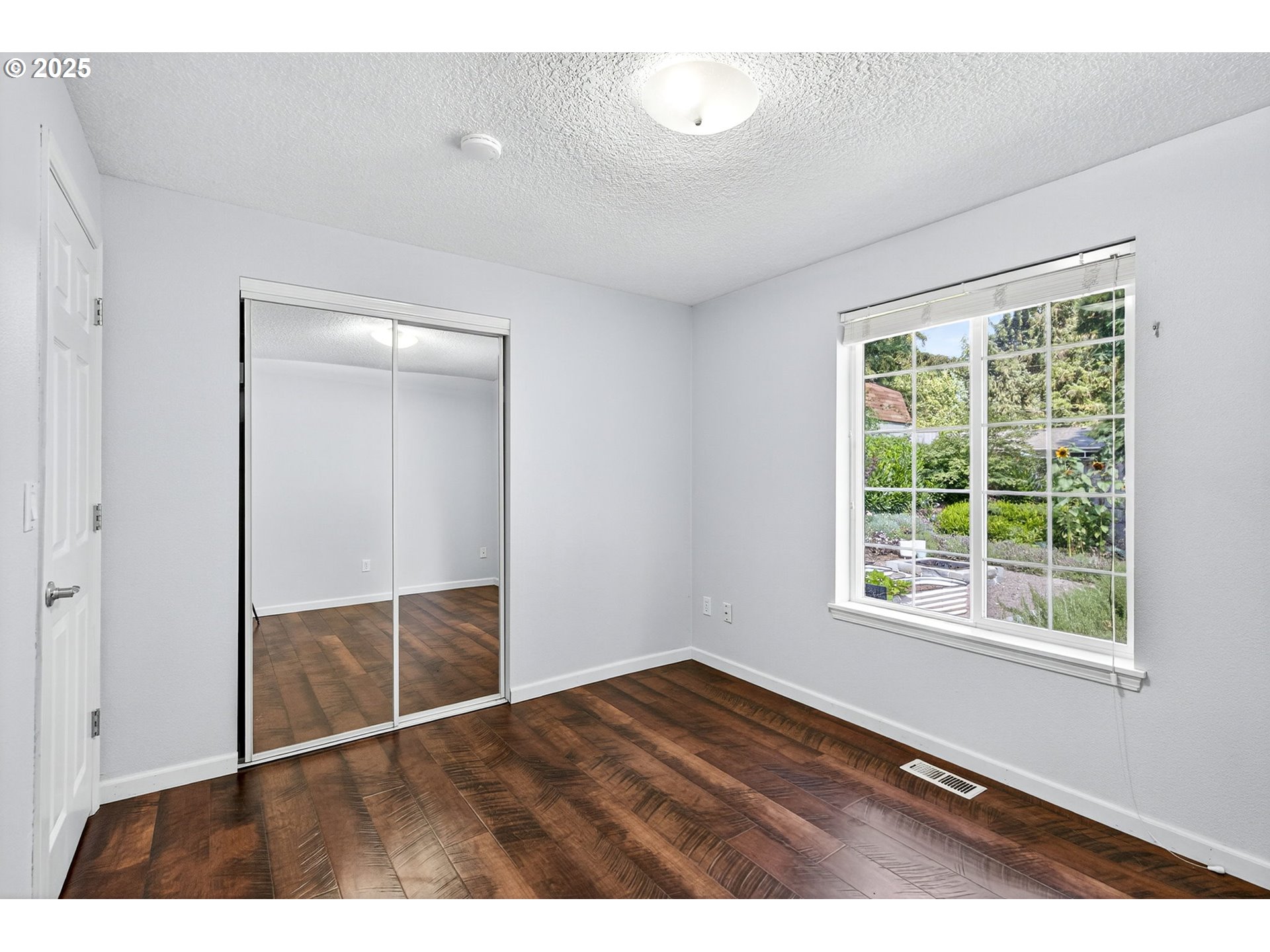Dundee, Oregon, 97115, United States, 3 Bedrooms Bedrooms, ,2 BathroomsBathrooms,Residential,For Sale,1903917