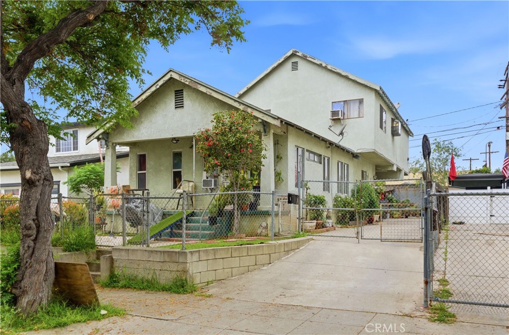 Los Angeles, California, 90023, United States, 4 Bedrooms Bedrooms, ,2 BathroomsBathrooms,Residential,For Sale,2025848