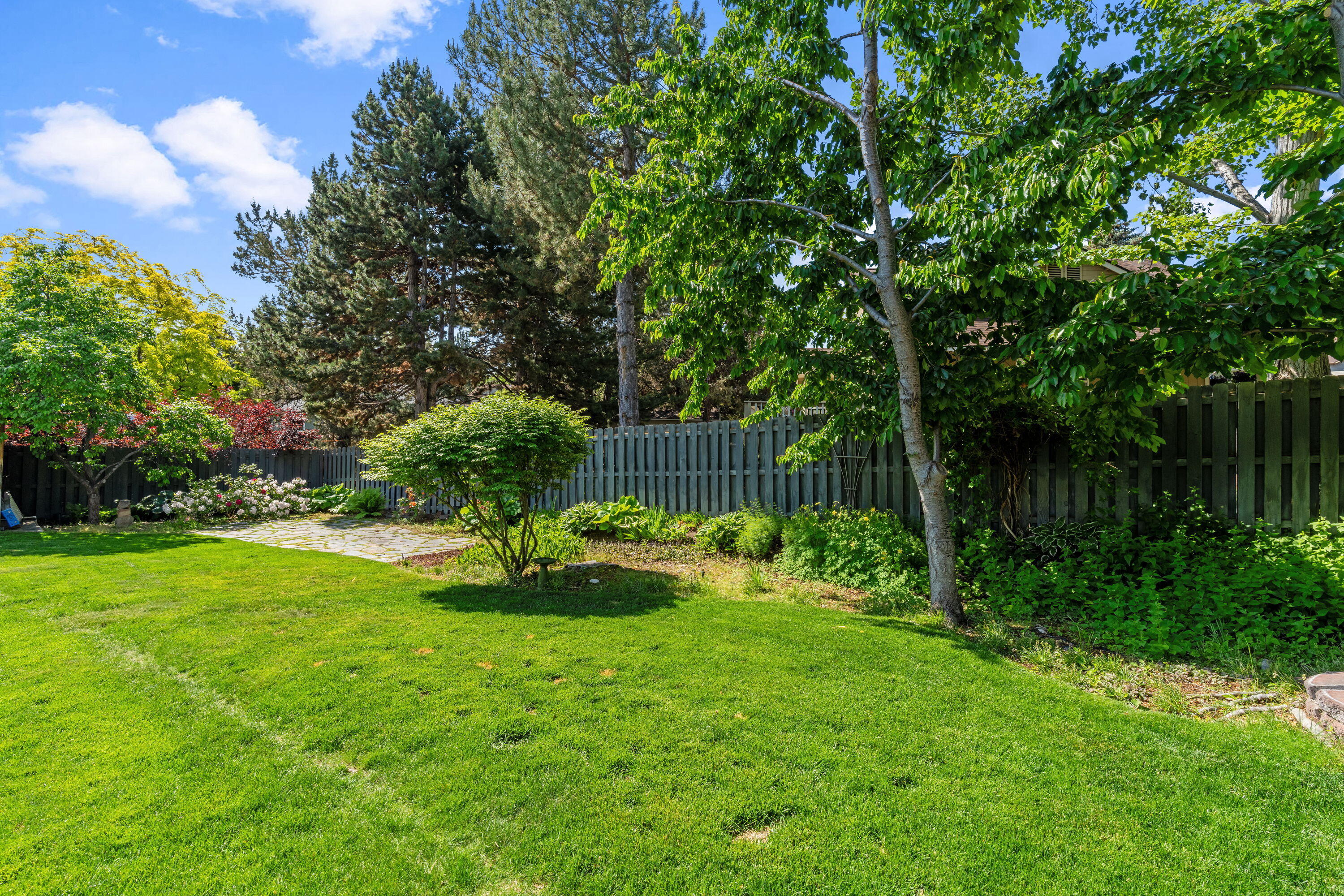 Redmond, Oregon, 97756, United States, 3 Bedrooms Bedrooms, ,4 BathroomsBathrooms,Residential,For Sale,1856956