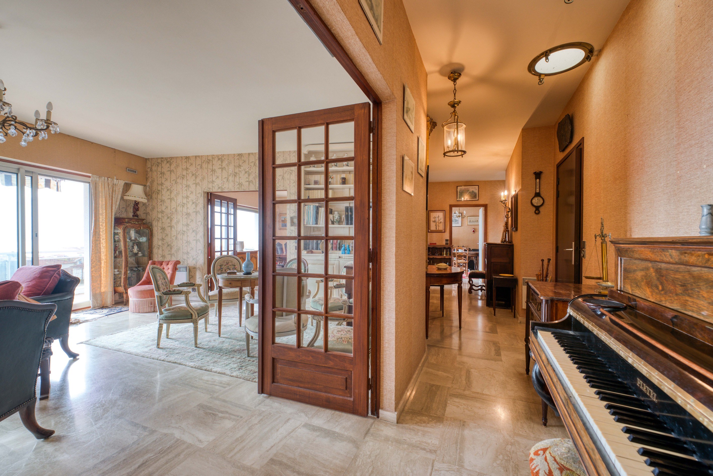  EXCEPTIONAL 230 SQM APARTMENT STEPS FROM TOWN CENTRE OF ROYAN WITH LARGE TERRAC… - 物件實景