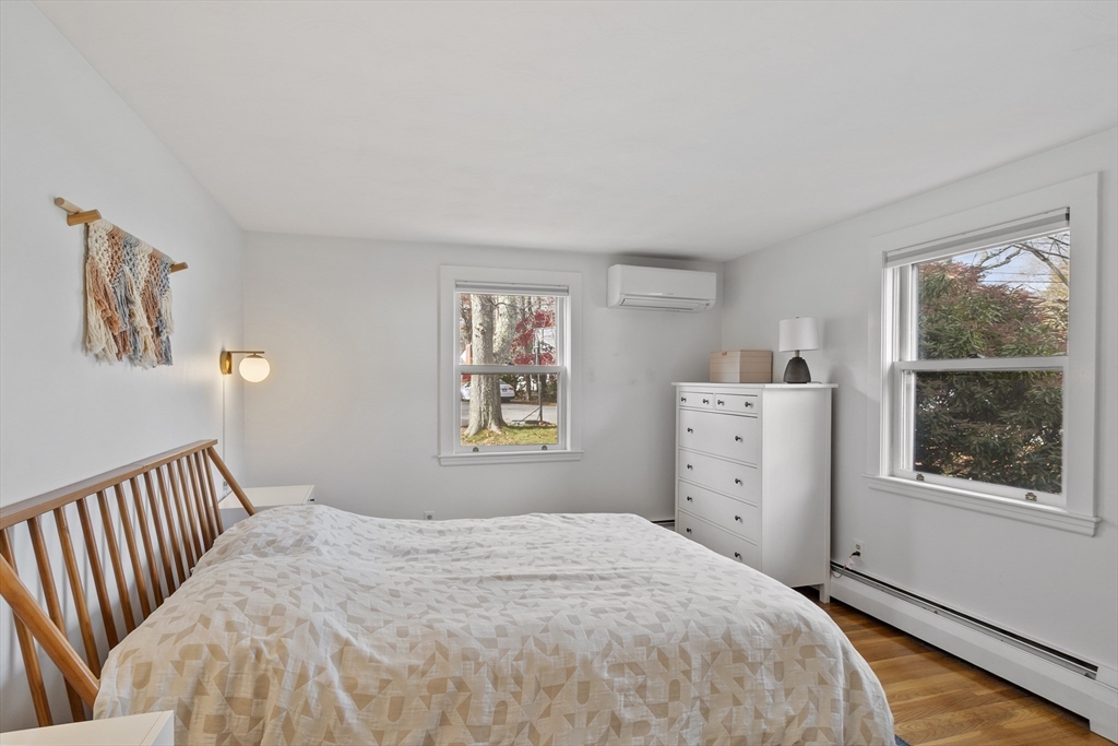 Hamilton, Massachusetts, 01982, United States, 4 Bedrooms Bedrooms, ,2 BathroomsBathrooms,Residential,For Sale,1989221