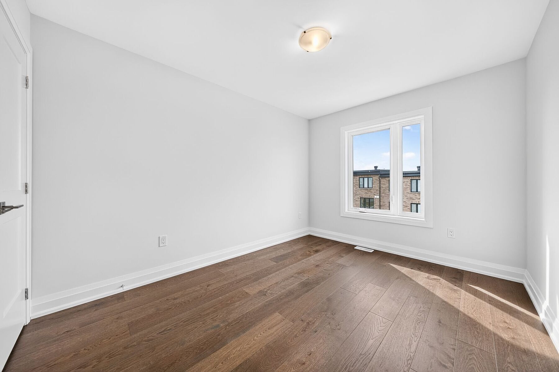  Brand New Luxurious Townhome - 物件實景