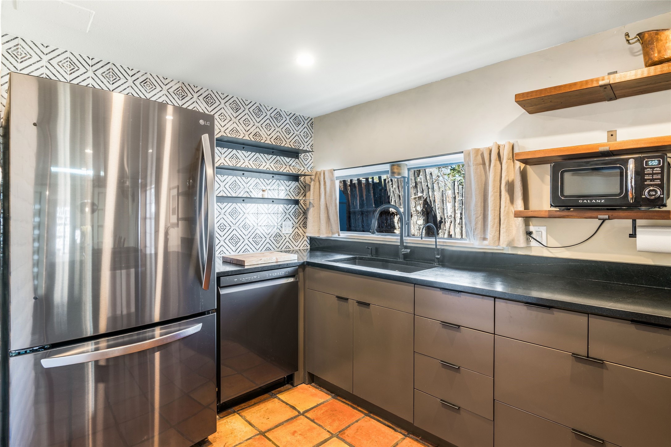  1402 Bishops Lodge Road #A - 物件實景