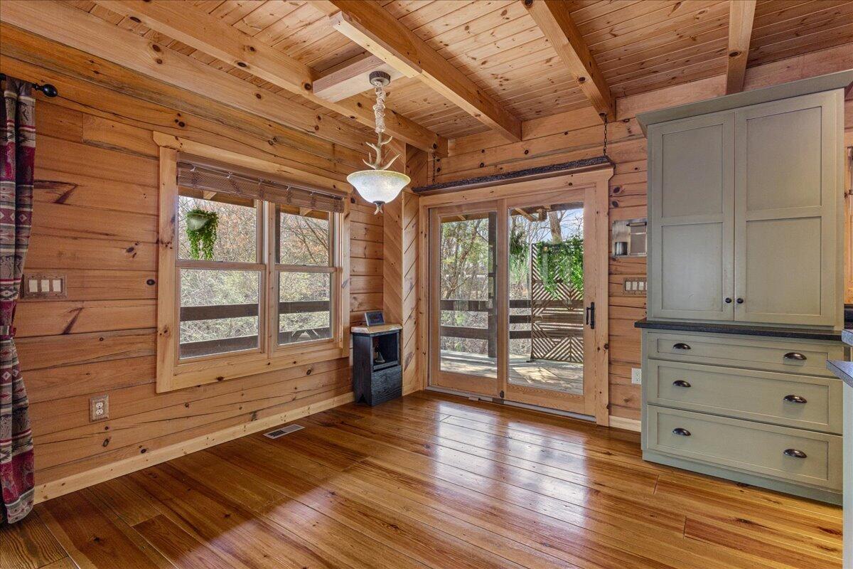 Tellico Plains, Tennessee, 37385, United States, 3 Bedrooms Bedrooms, ,3 BathroomsBathrooms,Residential,For Sale,2034978