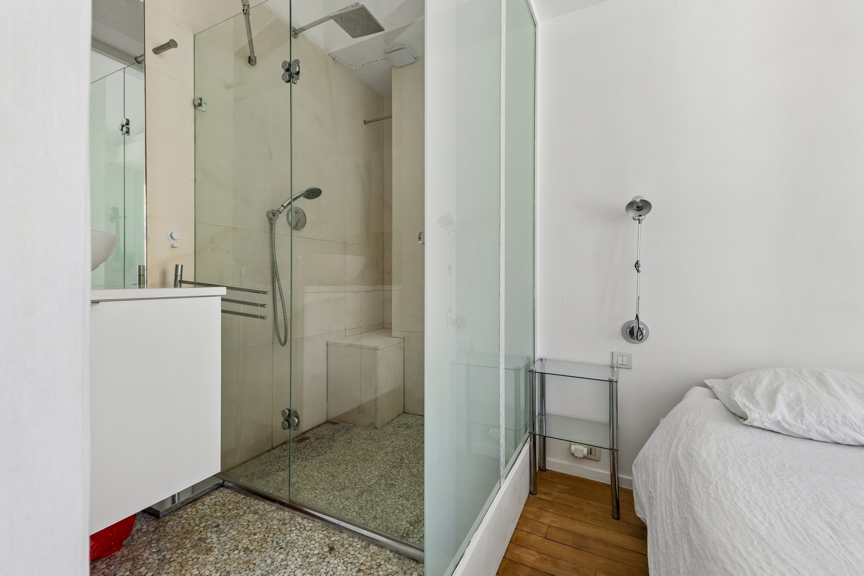  Paris XVIII — Bright top-floor apartment in the Abbesses area, with open views … - 物件實景