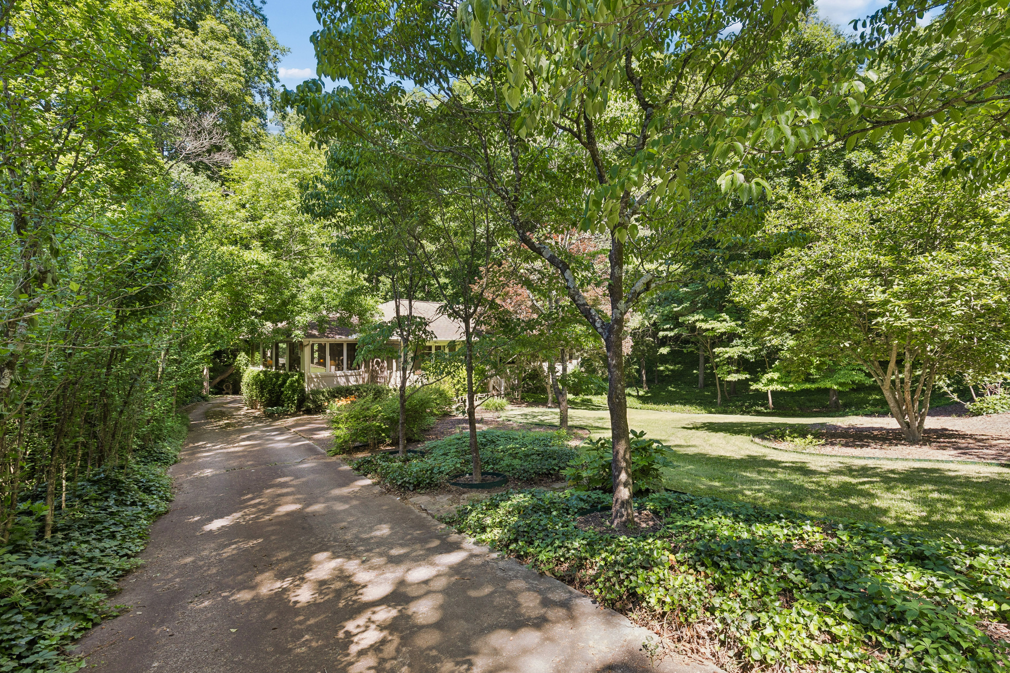  Charming Ranch Offers Space, Privacy and Long Term Potential - 物件實景