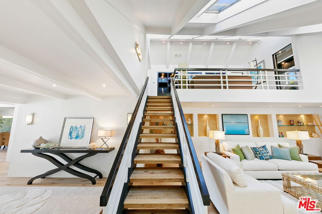 Malibu, California, 90265, United States, 3 Bedrooms Bedrooms, ,4 BathroomsBathrooms,Residential,For Sale,1807694