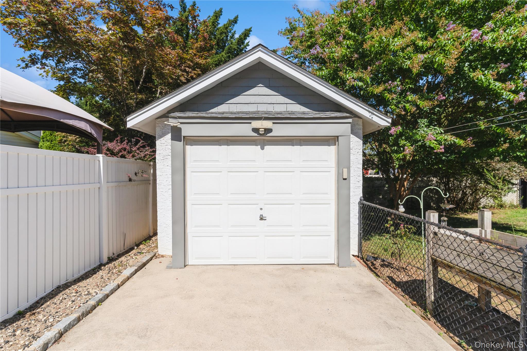 Lynbrook, New York, 11563, United States, 3 Bedrooms Bedrooms, ,2 BathroomsBathrooms,Residential,For Sale,1941758