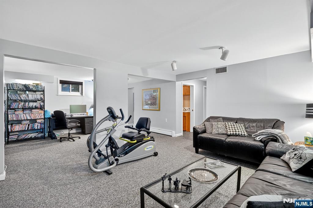 Hillsdale, New Jersey, 07642, United States, 3 Bedrooms Bedrooms, ,2 BathroomsBathrooms,Residential,For Sale,1987903