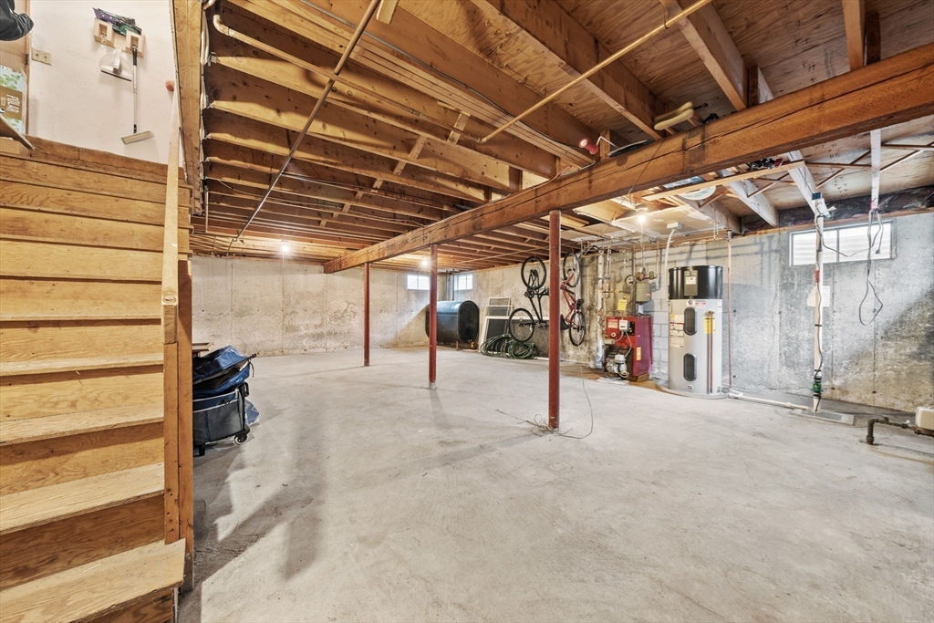 Lynn, Massachusetts, 01904, United States, 4 Bedrooms Bedrooms, ,2 BathroomsBathrooms,Residential,For Sale,2048427