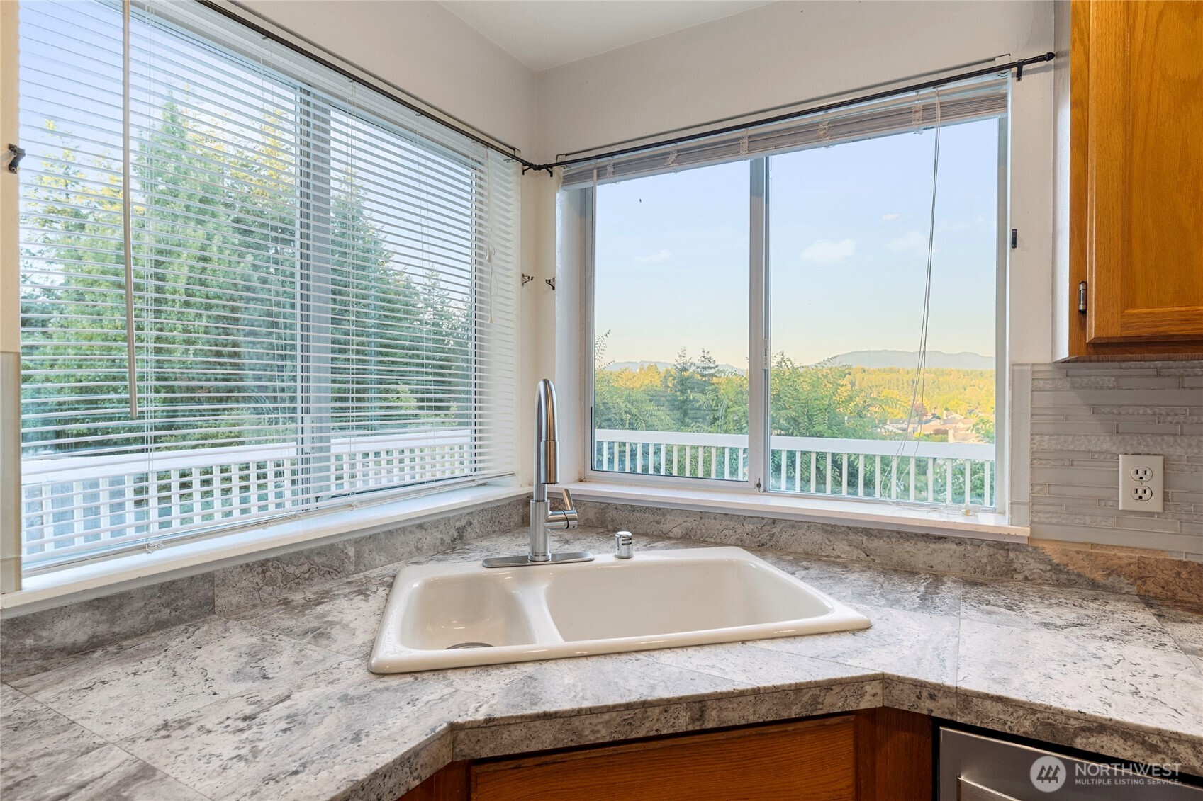 Maple Valley, Washington, 98038, United States, 3 Bedrooms Bedrooms, ,3 BathroomsBathrooms,Residential,For Sale,1891445