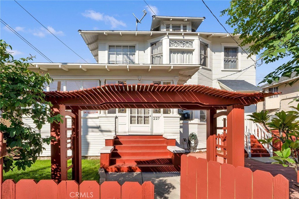 Los Angeles, California, 90042, United States, 3 Bedrooms Bedrooms, ,2 BathroomsBathrooms,Residential,For Sale,1920545
