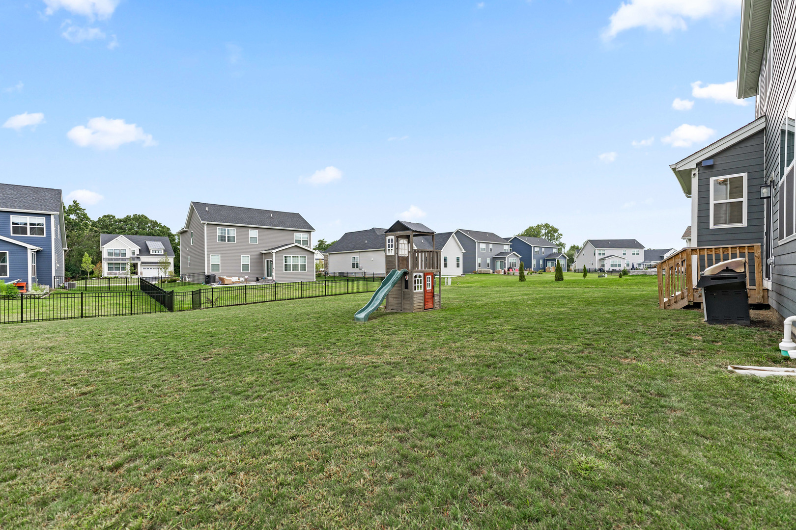Elgin, Illinois, 60124, United States, 4 Bedrooms Bedrooms, ,3 BathroomsBathrooms,Residential,For Sale,1941075