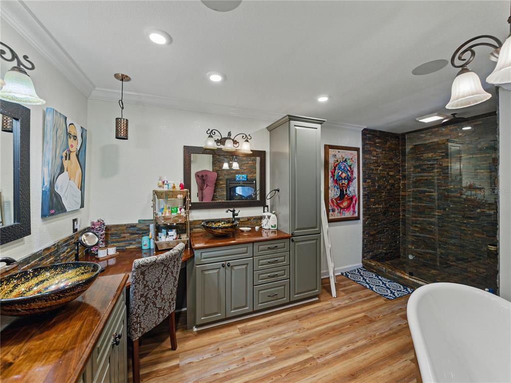Gulfport, Florida, 33707, United States, 3 Bedrooms Bedrooms, ,3 BathroomsBathrooms,Residential,For Sale,1846647