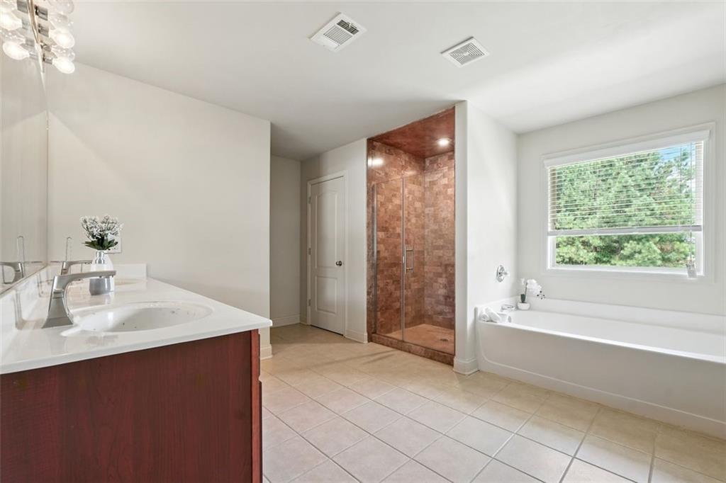 Atlanta, Georgia, 30331, United States, 5 Bedrooms Bedrooms, ,4 BathroomsBathrooms,Residential,For Sale,1933475