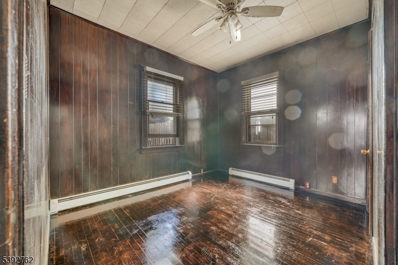 Rahway City, New Jersey, 07065, United States, 5 Bedrooms Bedrooms, ,2 BathroomsBathrooms,Residential,For Sale,1968734