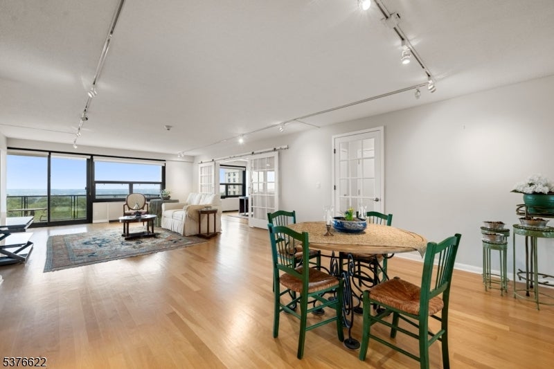 Verona Twp., New Jersey, 07044, United States, 2 Bedrooms Bedrooms, ,2 BathroomsBathrooms,Residential,For Sale,1976257