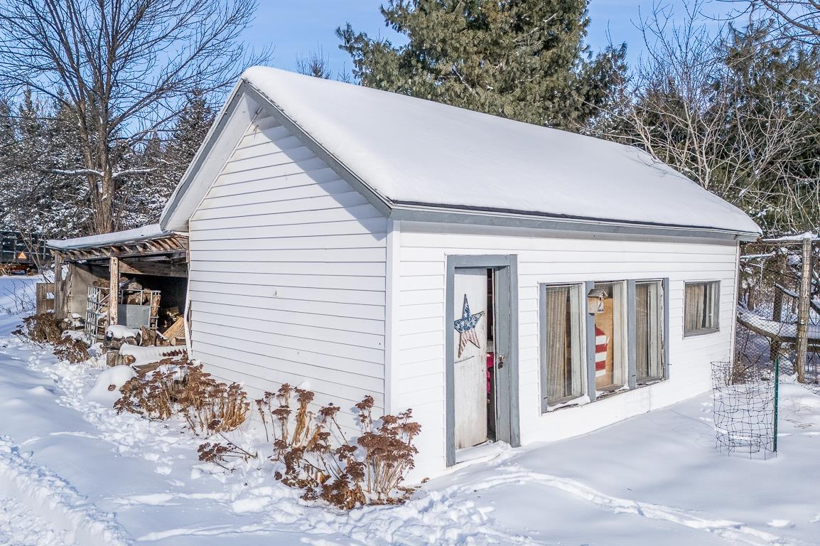 New London, Wisconsin, 54961-8021, United States, 4 Bedrooms Bedrooms, ,2 BathroomsBathrooms,Residential,For Sale,2008203