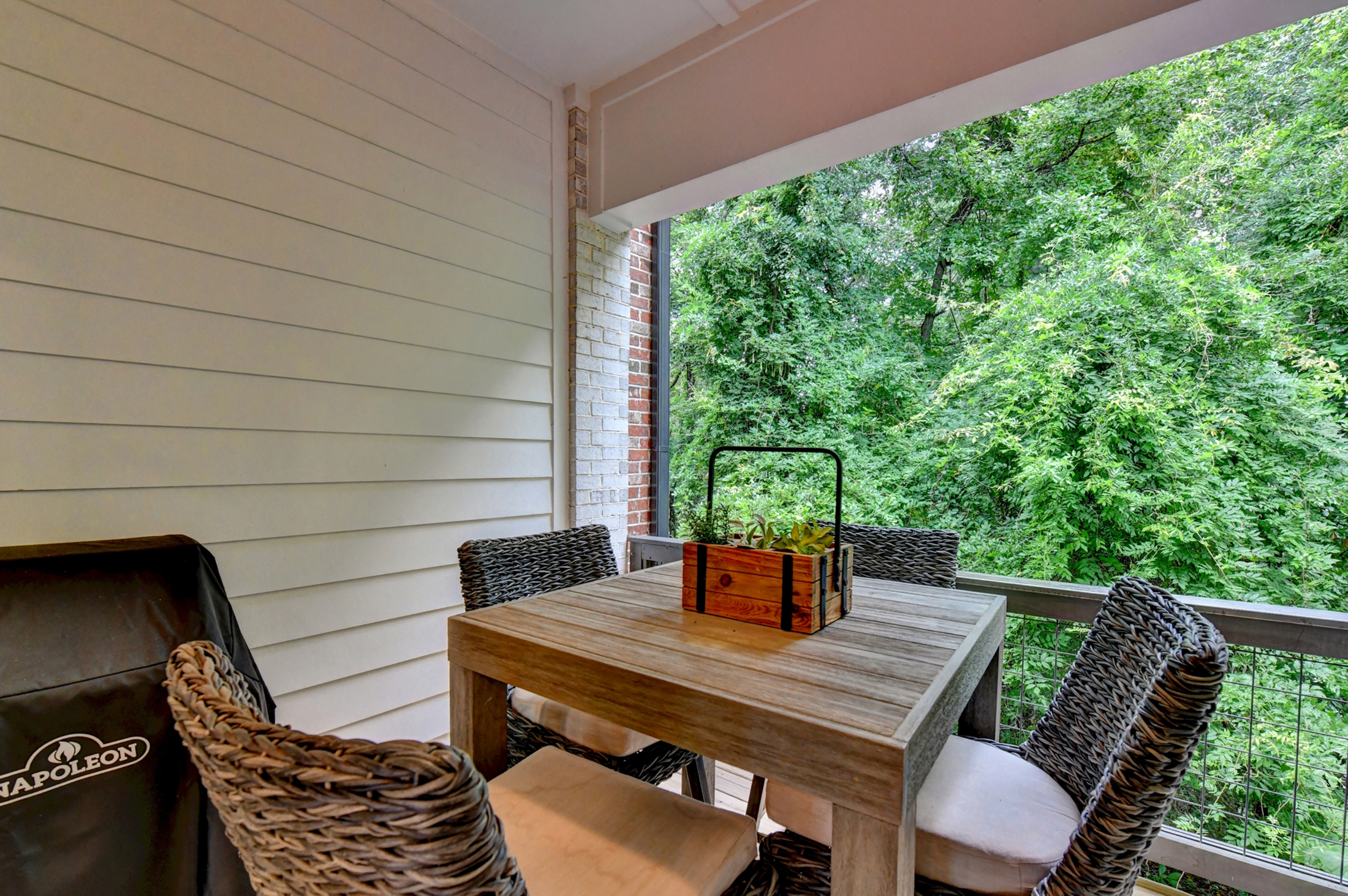 Welcome Home to this Magnificent Three-Story Townhome - 物件實景