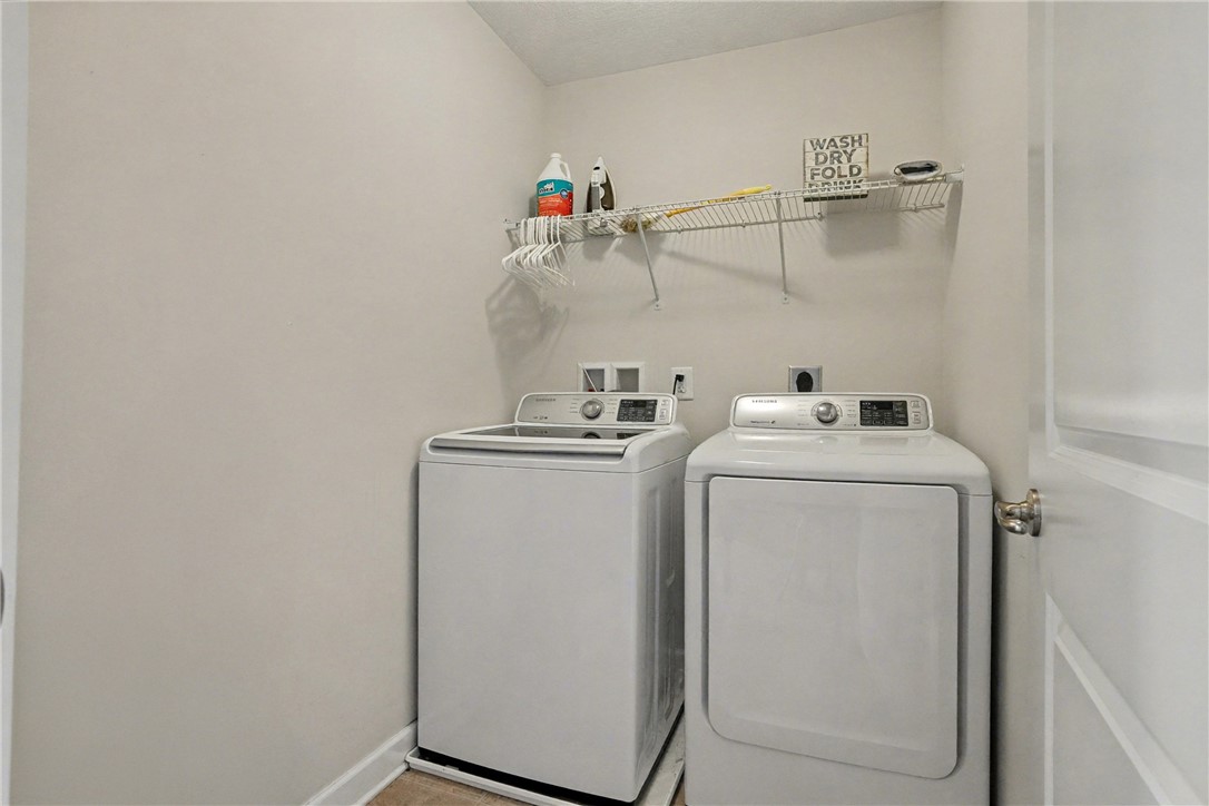 Marshall, Pennsylvania, 16046, United States, 4 Bedrooms Bedrooms, ,4 BathroomsBathrooms,Residential,For Sale,1998104