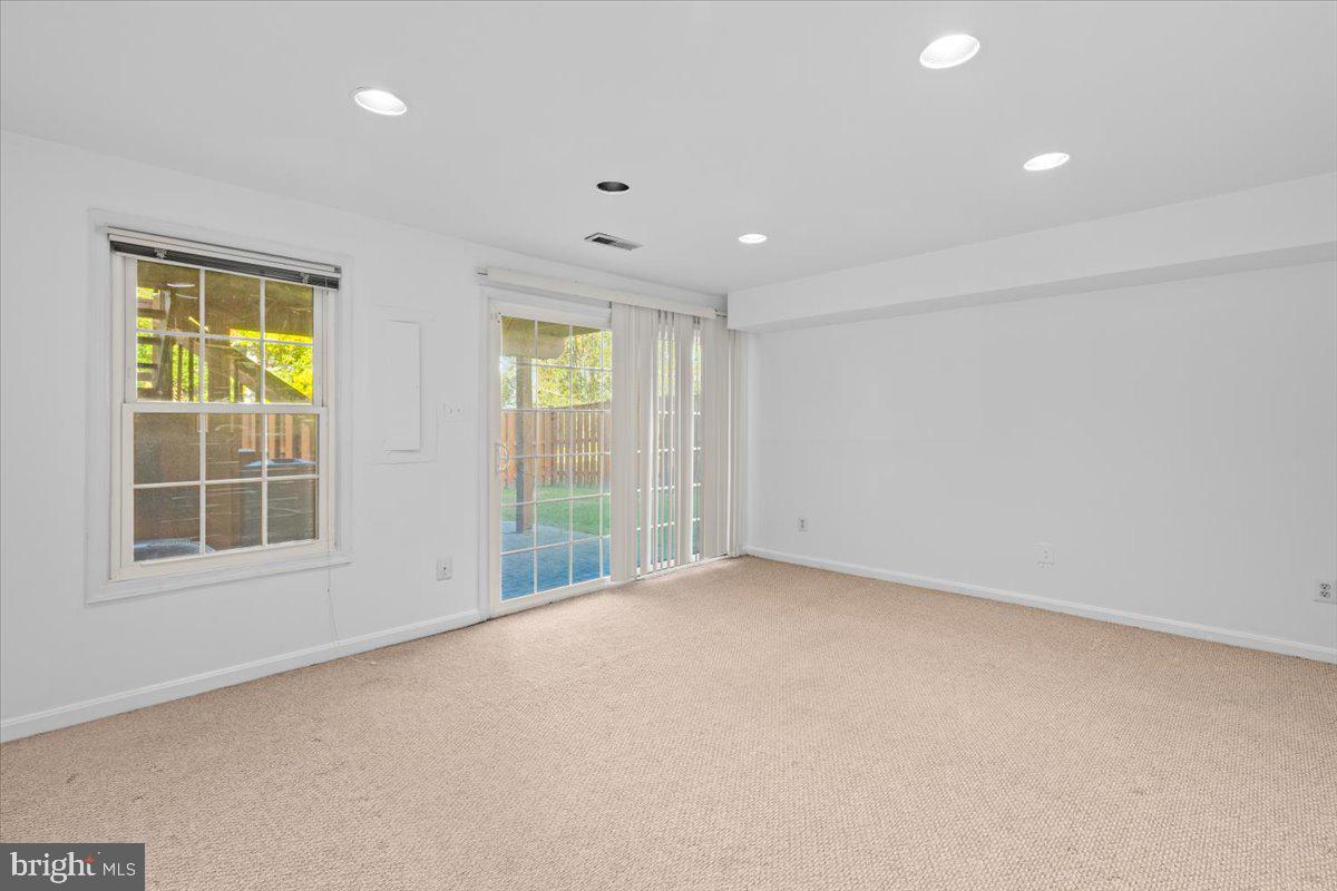 Alexandria, Virginia, 22306, United States, 3 Bedrooms Bedrooms, ,4 BathroomsBathrooms,Residential,For Sale,1984696