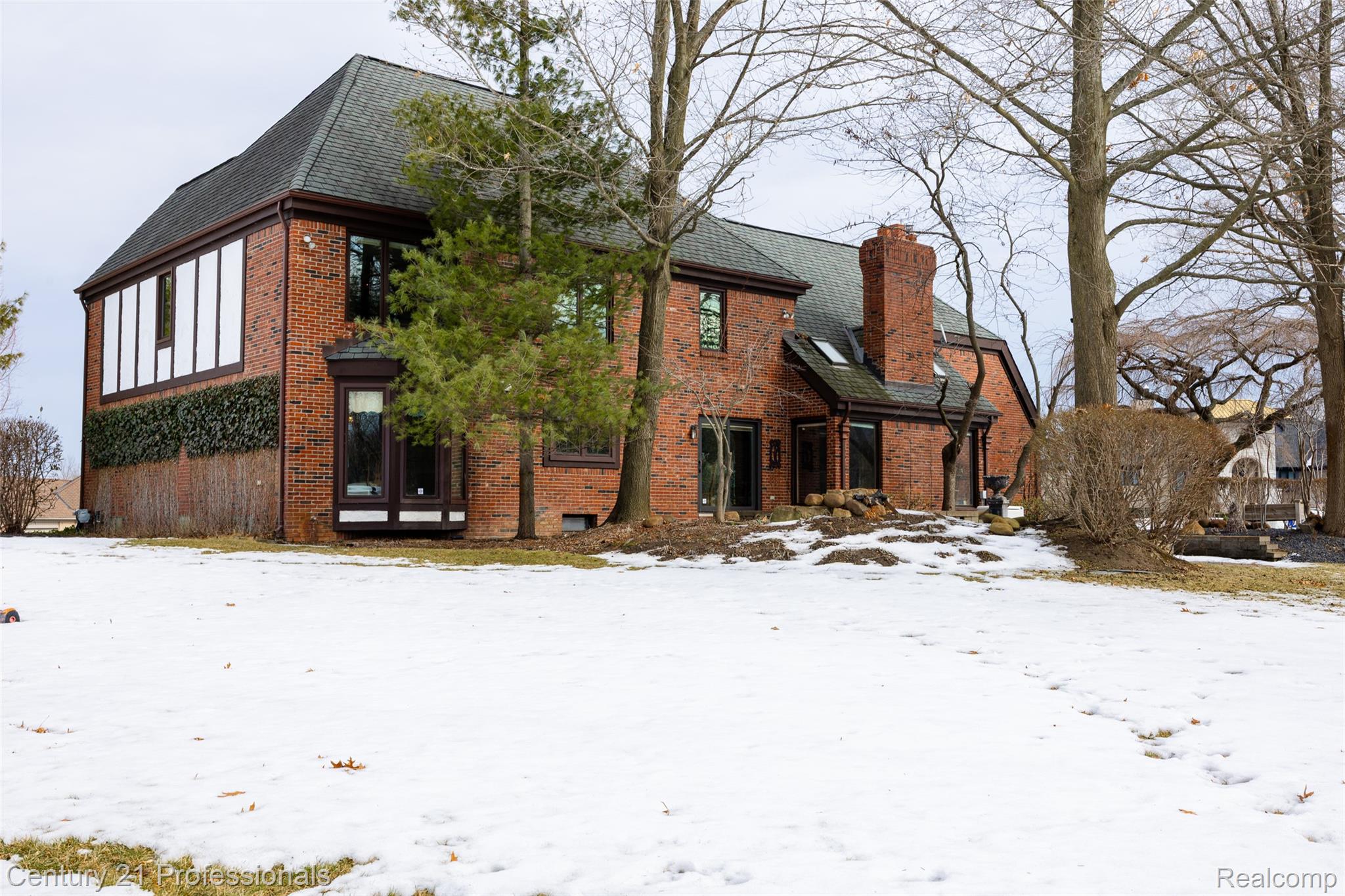 Rochester, Michigan, 48306, United States, 4 Bedrooms Bedrooms, ,3 BathroomsBathrooms,Residential,For Sale,1943231
