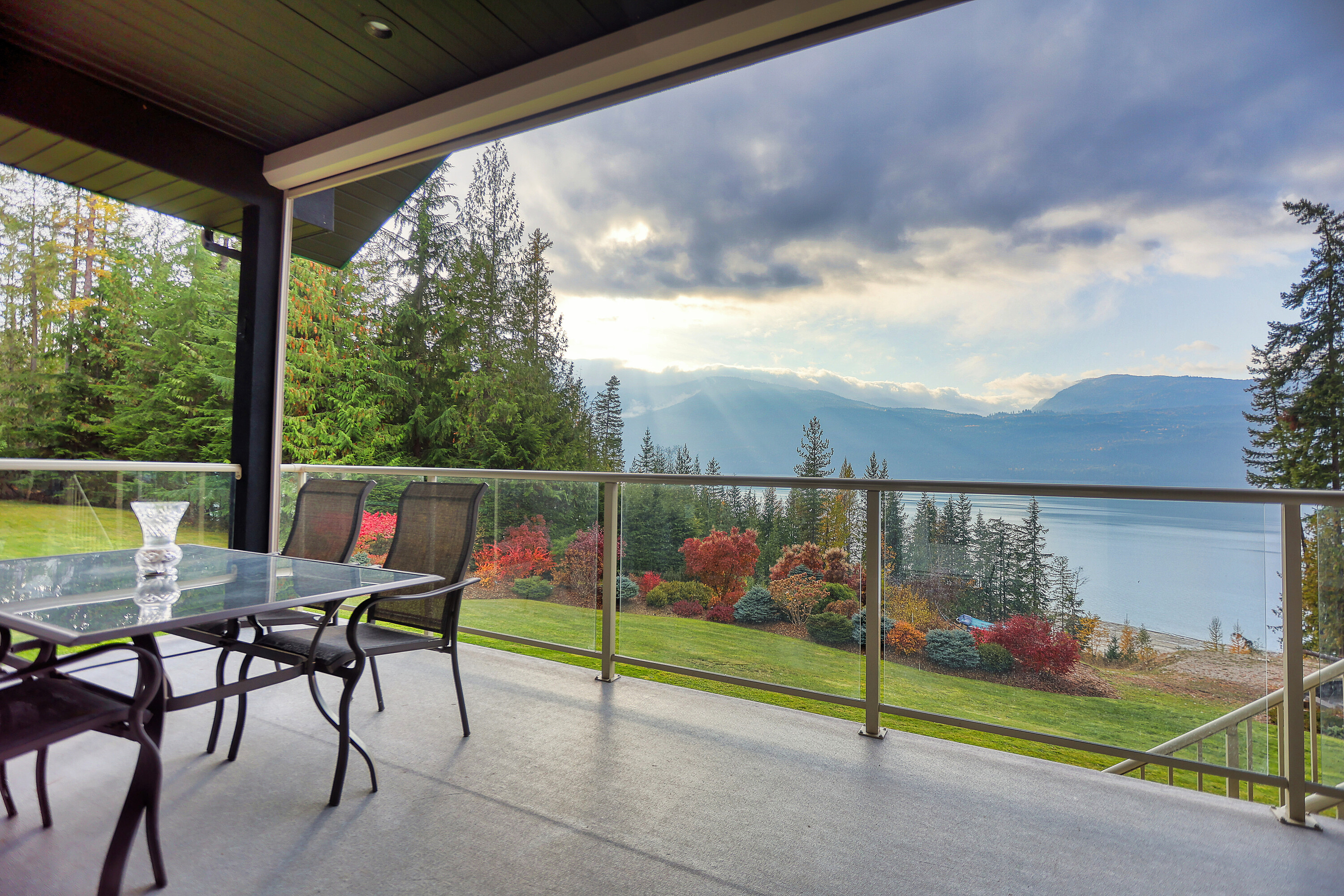 Nakusp Waterfront Estate - 物件實景