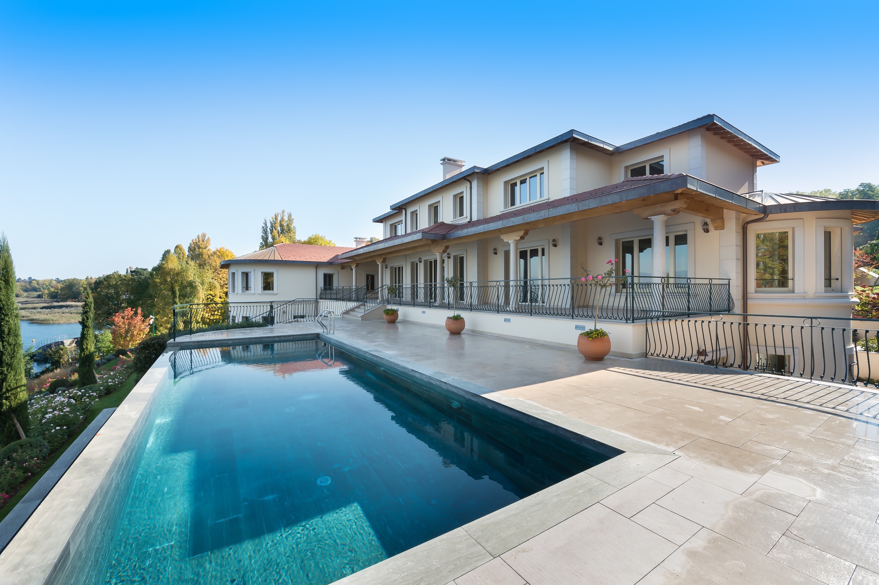  BEAUTIFUL WATERFRONT PROPERTY - 物件實景