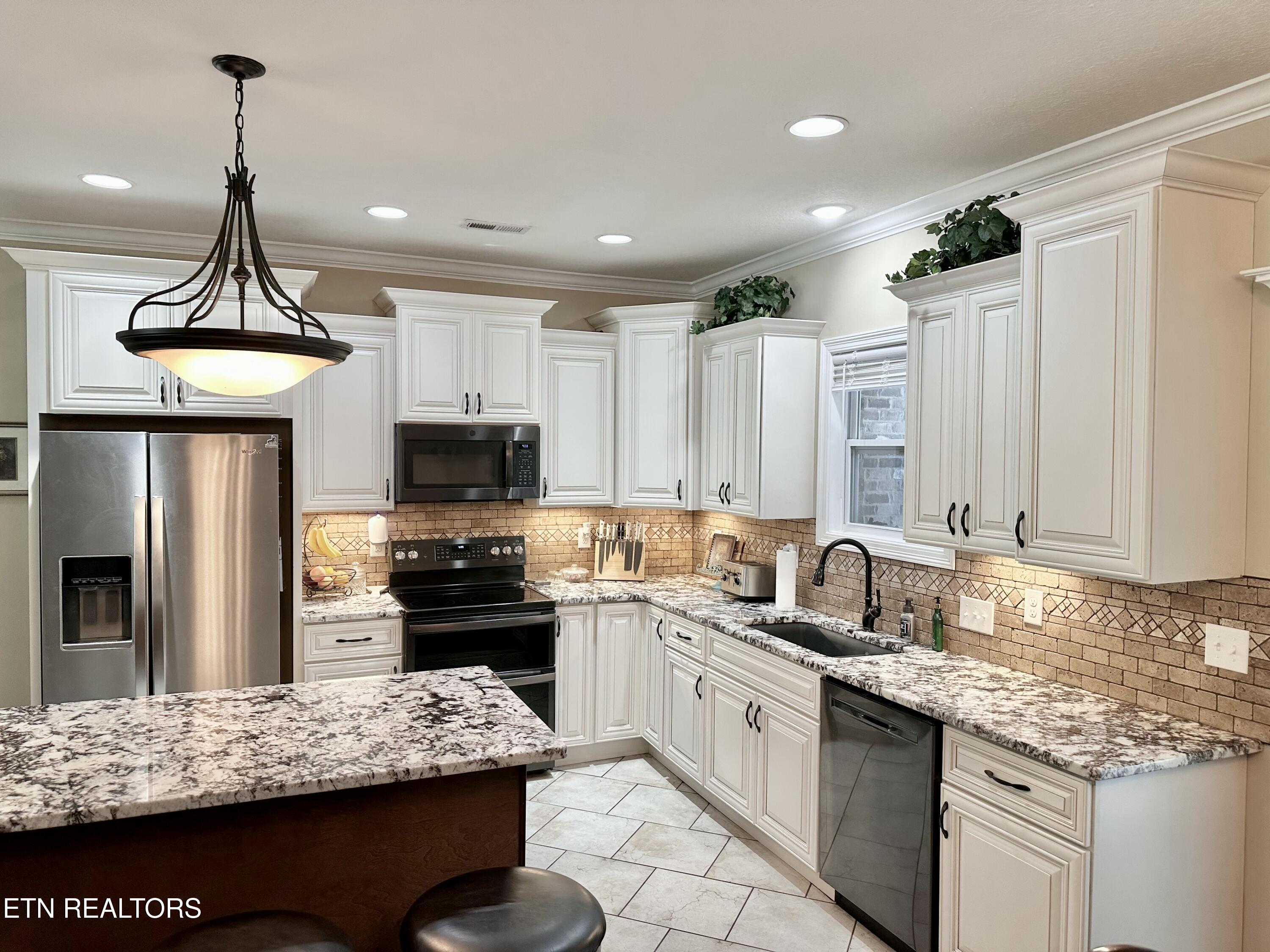 Maryville, Tennessee, 37804, United States, 5 Bedrooms Bedrooms, ,3 BathroomsBathrooms,Residential,For Sale,1927835