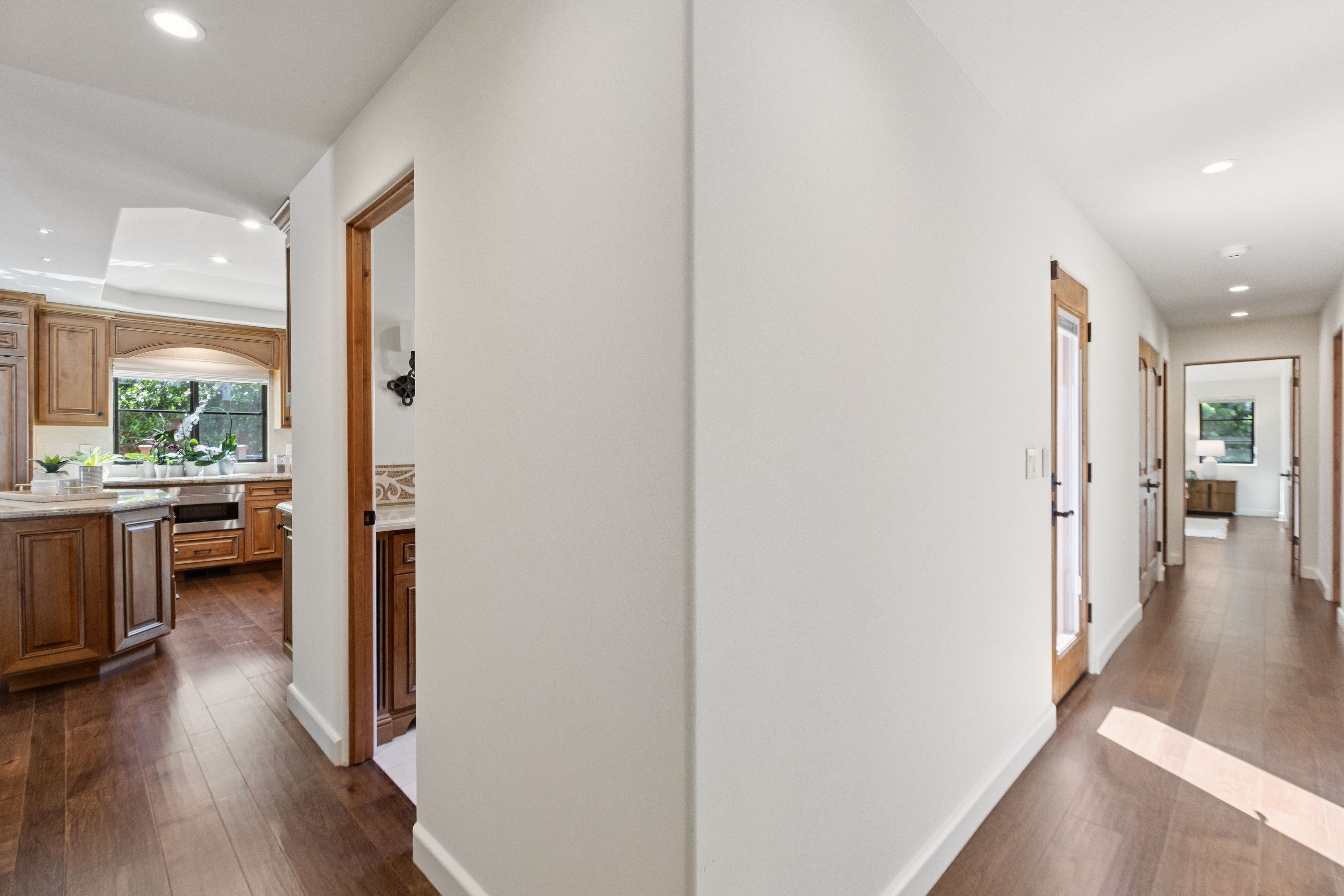  Mediterranean-Style Beauty with Garden Escape - 物件實景