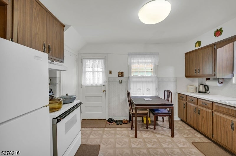 Clifton City, New Jersey, 07011, United States, 4 Bedrooms Bedrooms, ,2 BathroomsBathrooms,Residential,For Sale,1916350