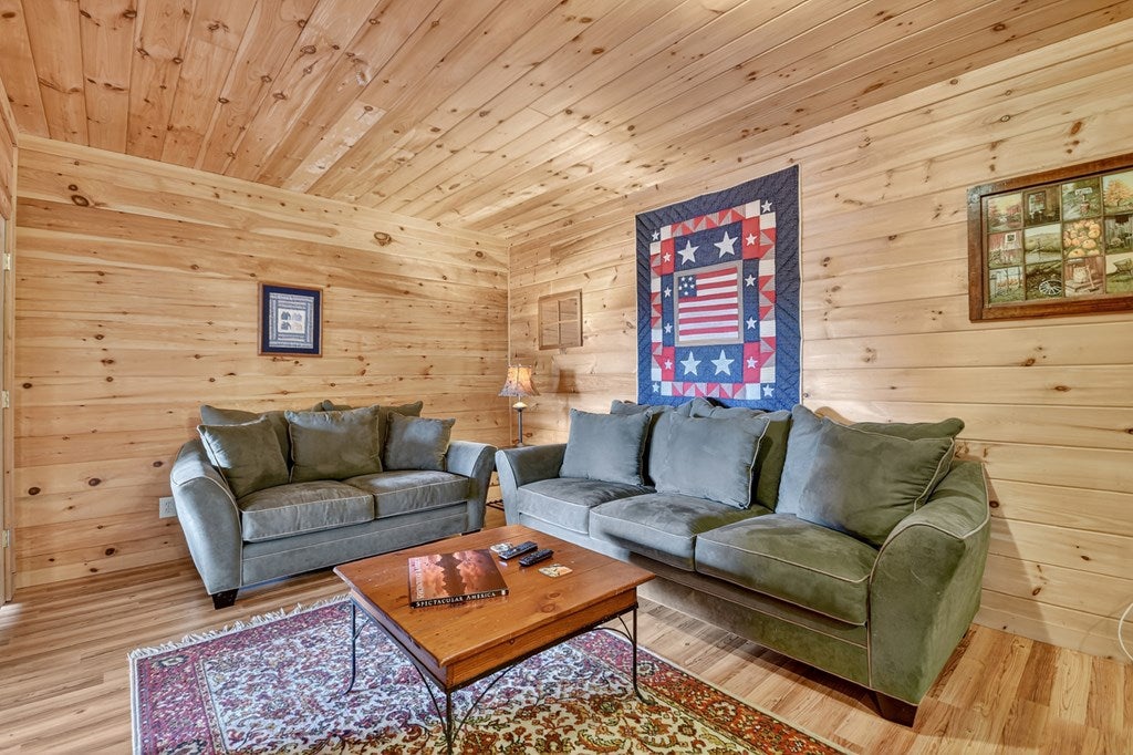 Blue Ridge, Georgia, 30513, United States, 3 Bedrooms Bedrooms, ,3 BathroomsBathrooms,Residential,For Sale,1965953