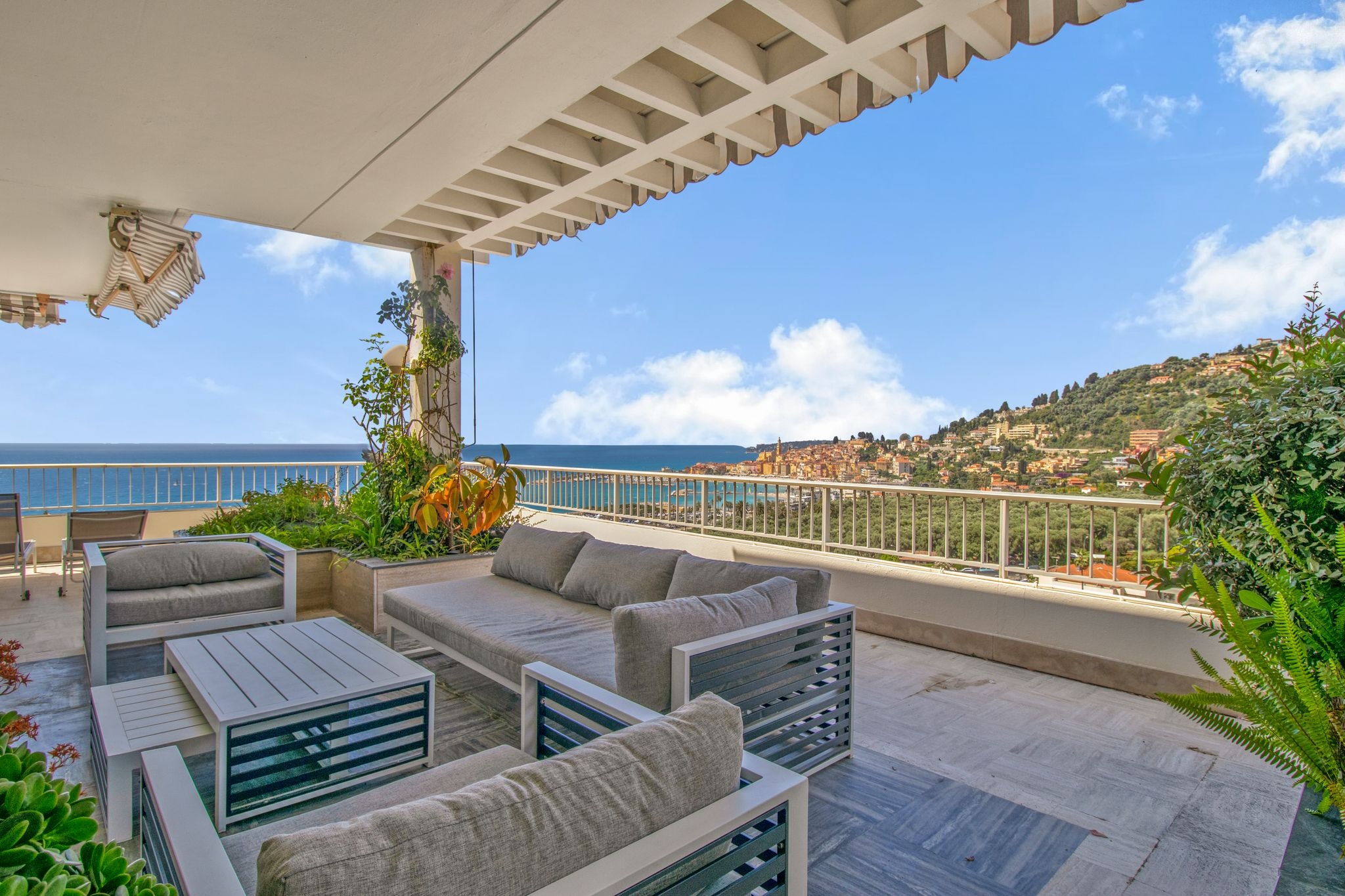  Exceptional Menton Garavan Penthouse: Breathtaking Sea Views - 物件實景