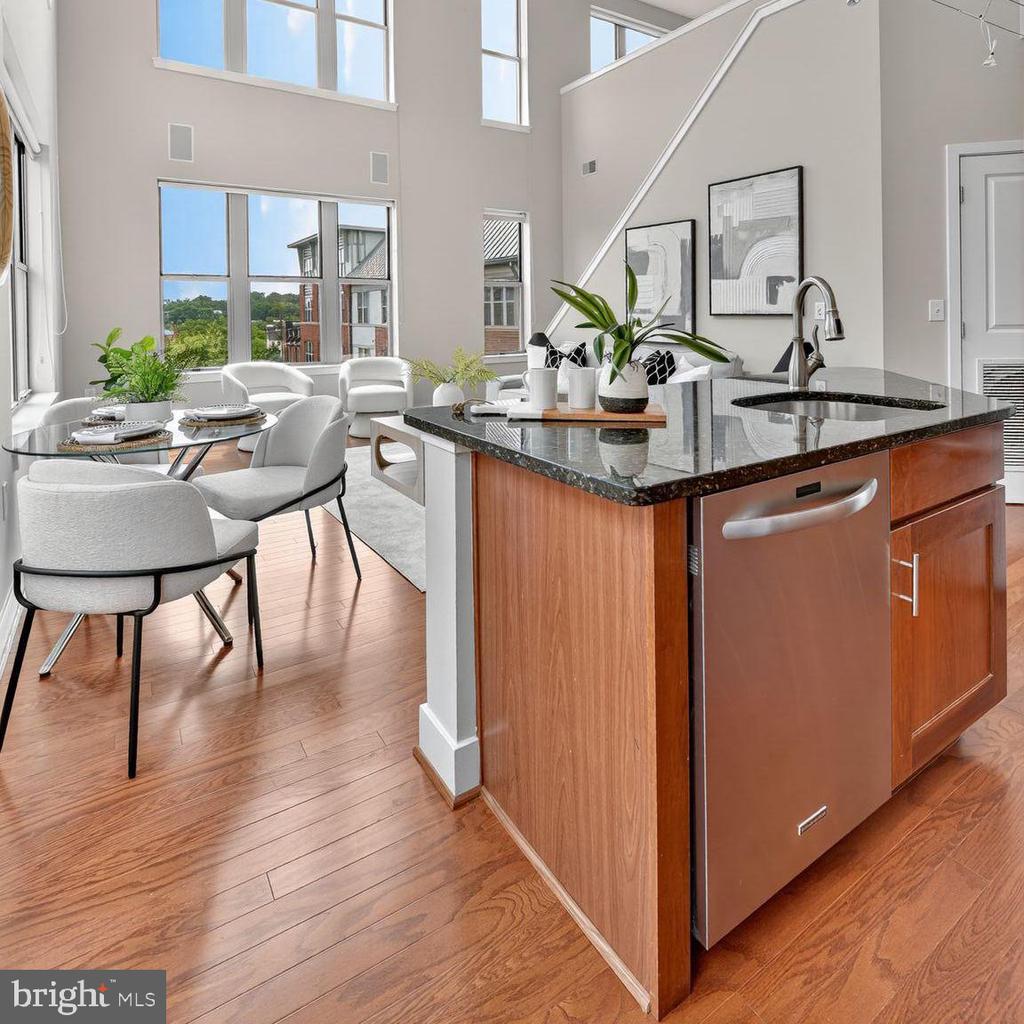 Arlington, Virginia, 22201, United States, 2 Bedrooms Bedrooms, ,2 BathroomsBathrooms,Residential,For Sale,1927773