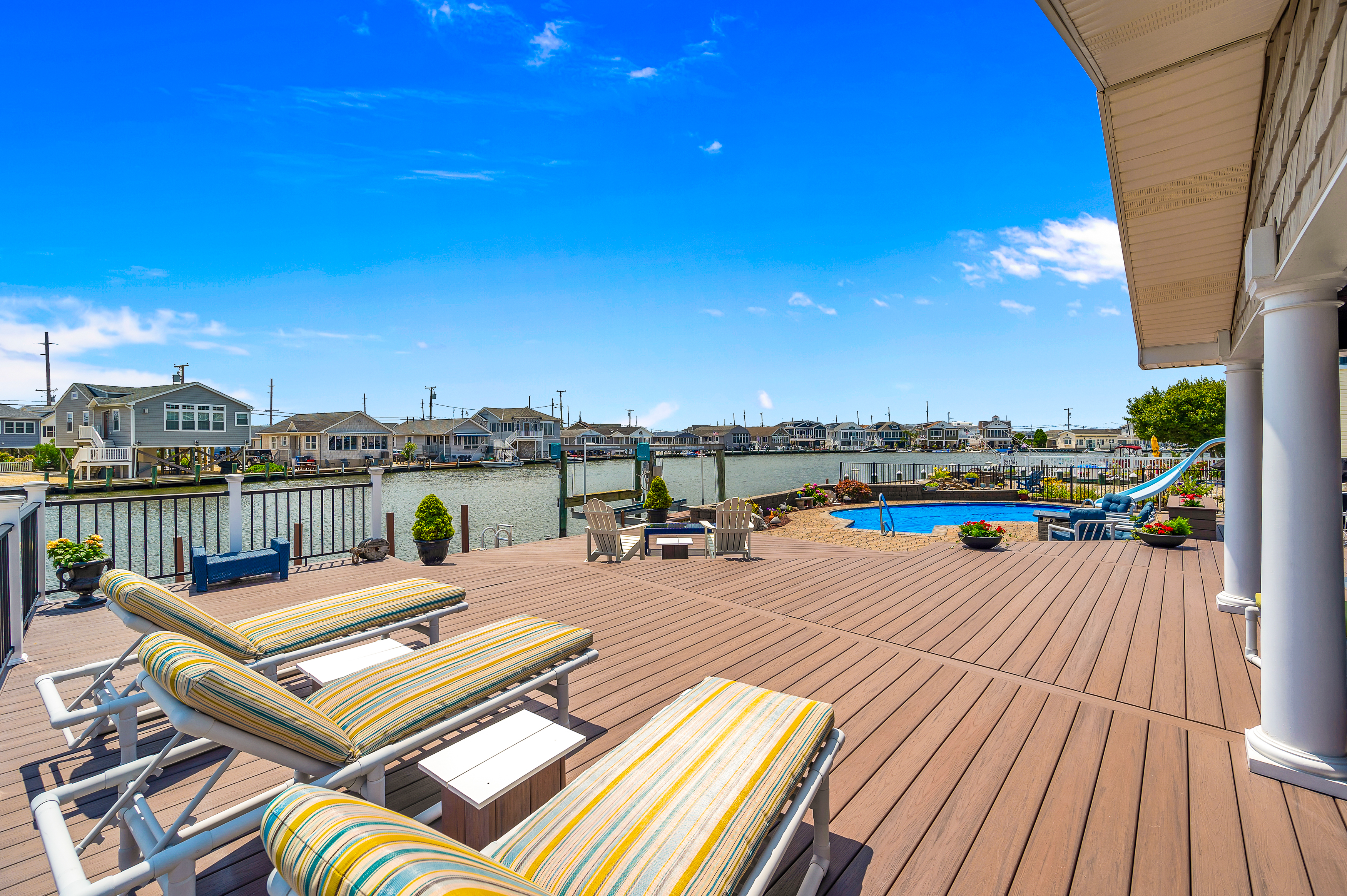  Spacious Waterfront Ranch With In-Ground Pool - 物件實景