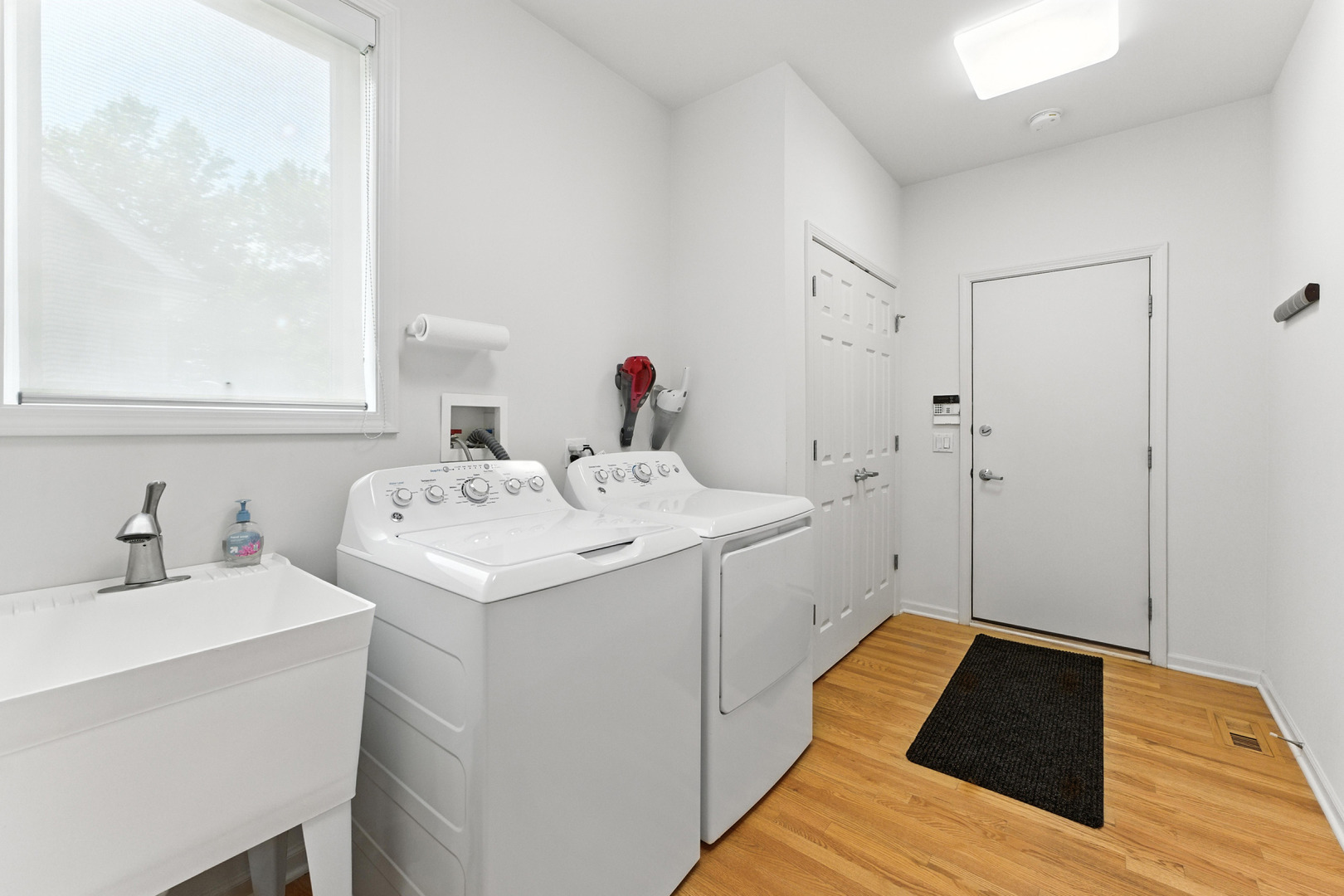 Highland Park, Illinois, 60035, United States, 4 Bedrooms Bedrooms, ,3 BathroomsBathrooms,Residential,For Sale,1912097