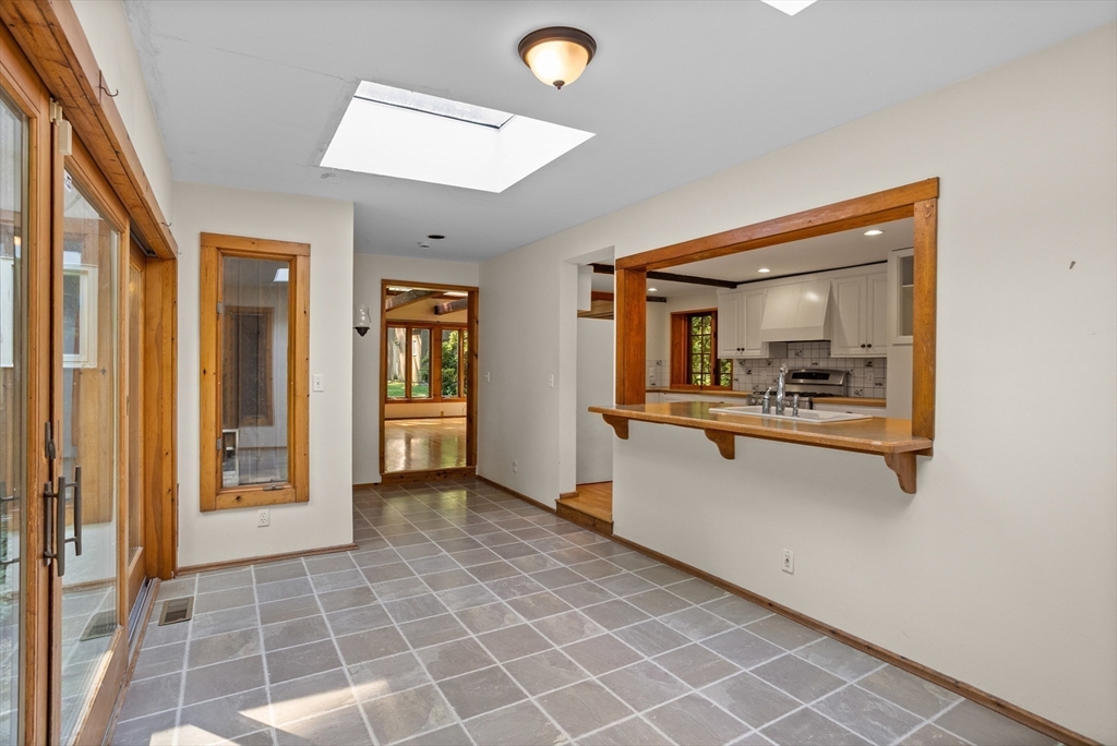 Sudbury, Massachusetts, 01776, United States, 4 Bedrooms Bedrooms, ,3 BathroomsBathrooms,Residential,For Sale,1940388
