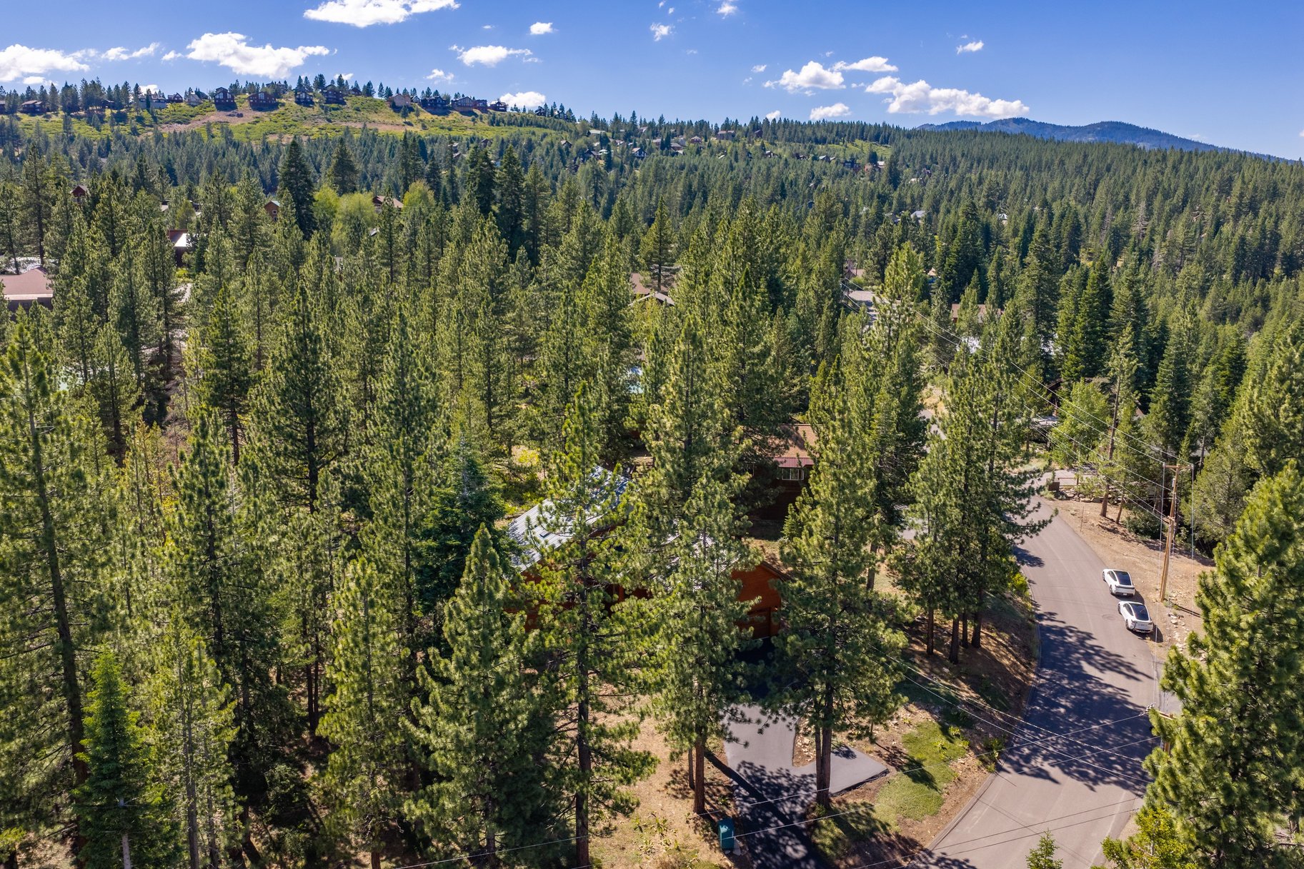  Sunlit Tahoe Donner Home with Spacious Rooms - 物件實景