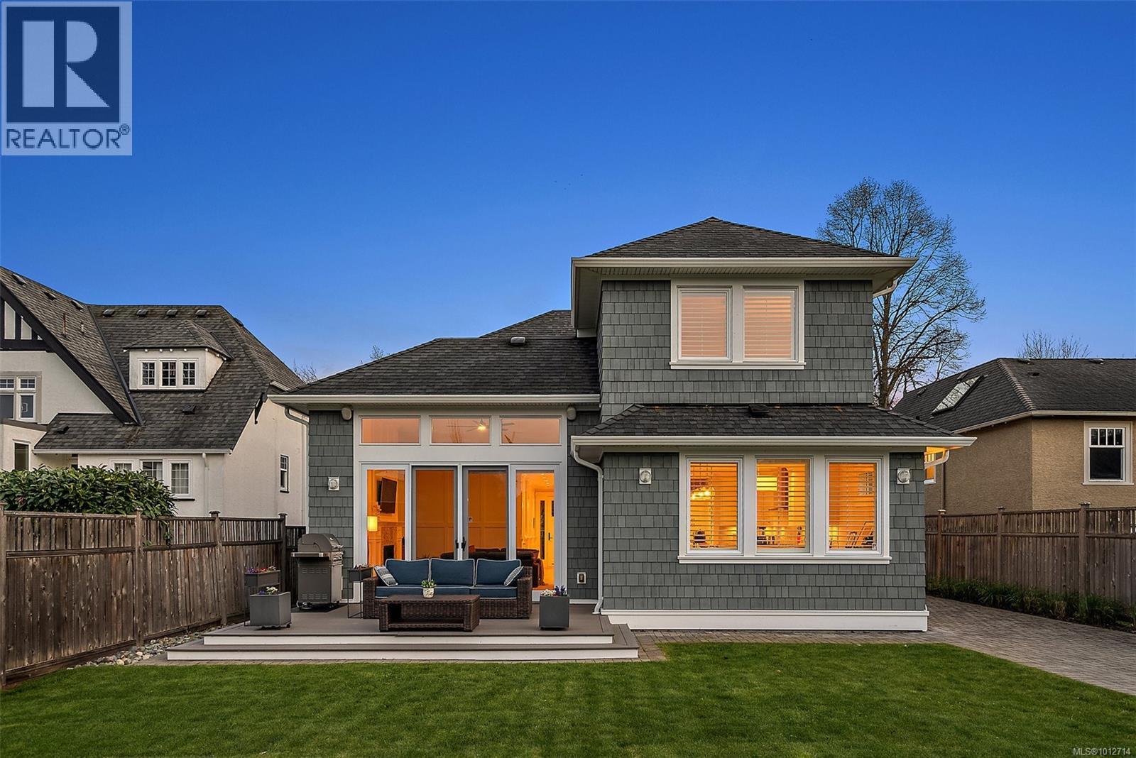 OAK BAY, British Columbia, V8S 2W2, CA, 3 Bedrooms Bedrooms, ,3 BathroomsBathrooms,Residential,For Sale,1949531