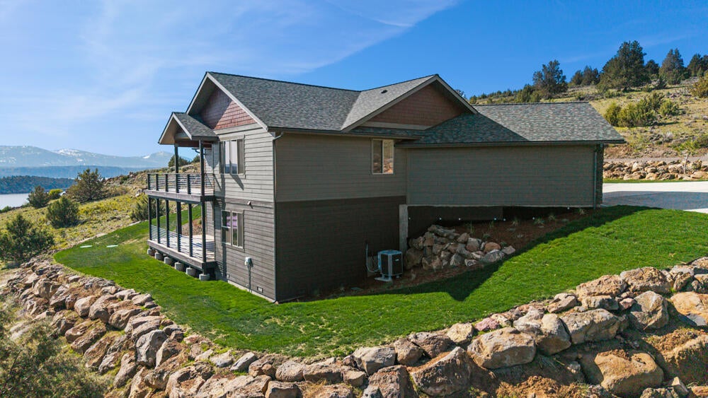 Klamath Falls, Oregon, 97601, United States, 3 Bedrooms Bedrooms, ,4 BathroomsBathrooms,Residential,For Sale,1794380
