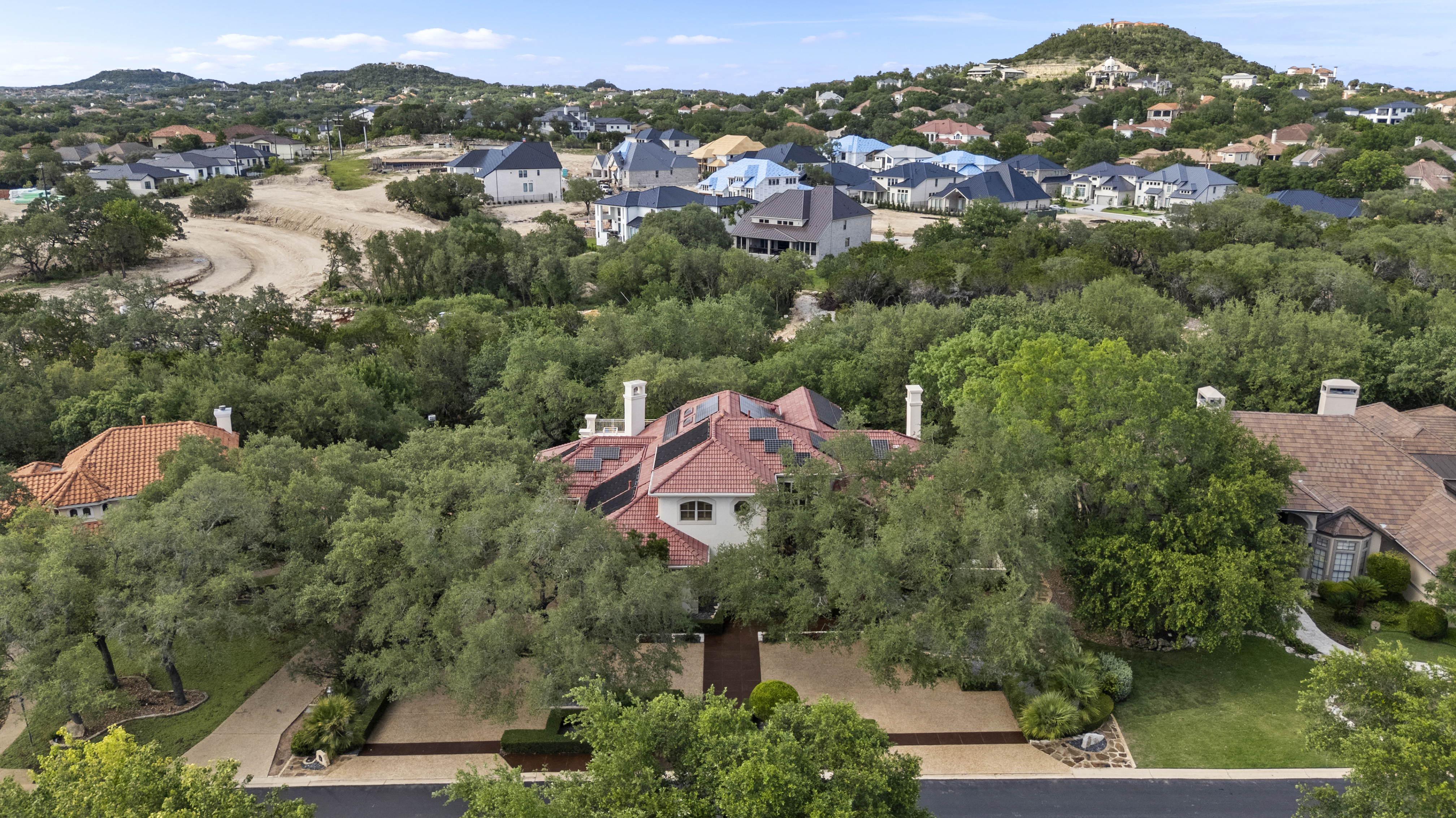  Grand Dominion Estate Showcasing Luxury, Privacy & Architectural Excellence - 物件實景