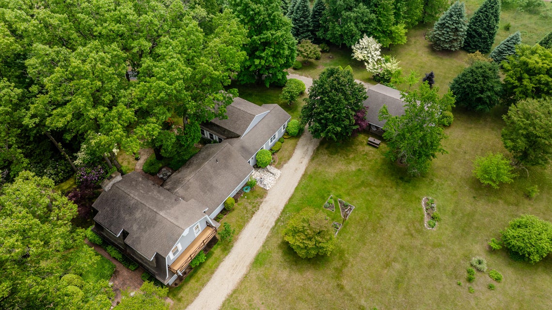 Coloma, Michigan, 49038, United States, 5 Bedrooms Bedrooms, ,4 BathroomsBathrooms,Residential,For Sale,1850191