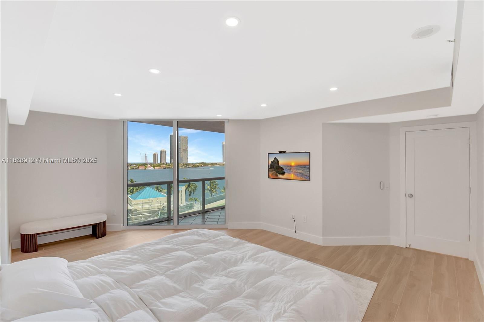 Aventura, Florida, 33180, United States, 2 Bedrooms Bedrooms, ,3 BathroomsBathrooms,Residential,For Sale,1910809