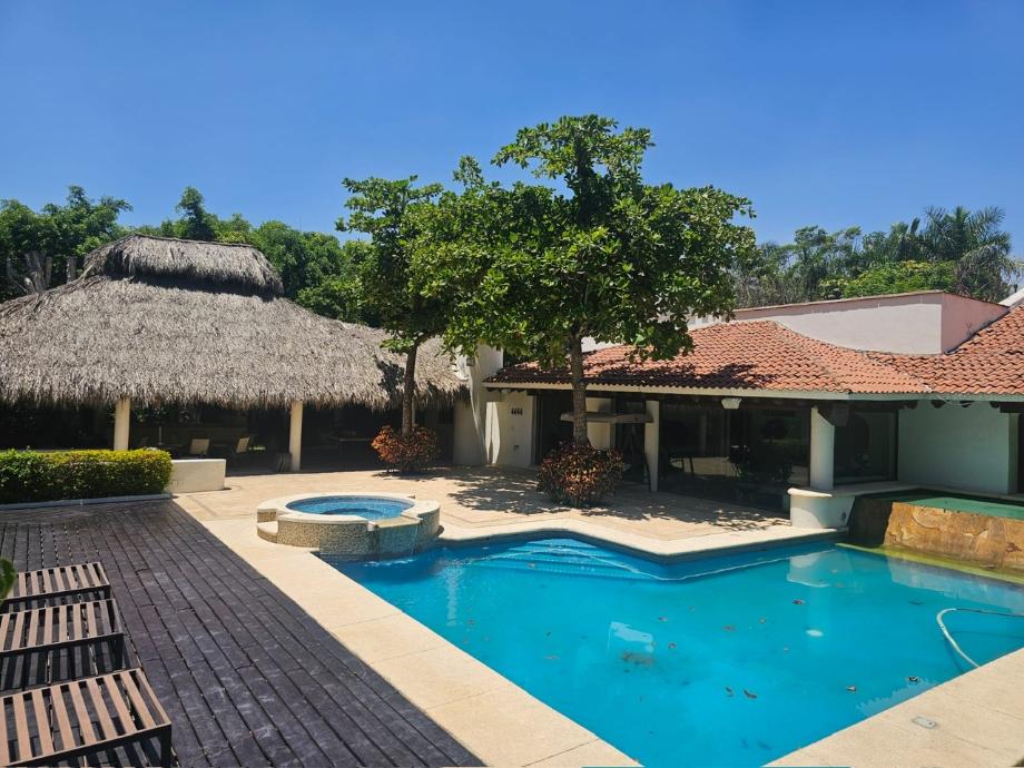 Crist?bal de Olid, Jiutepec, Morelos, 62564, Mexico, 4 Bedrooms Bedrooms, ,5 BathroomsBathrooms,Residential,For Sale,Crist?bal de Olid,1625302