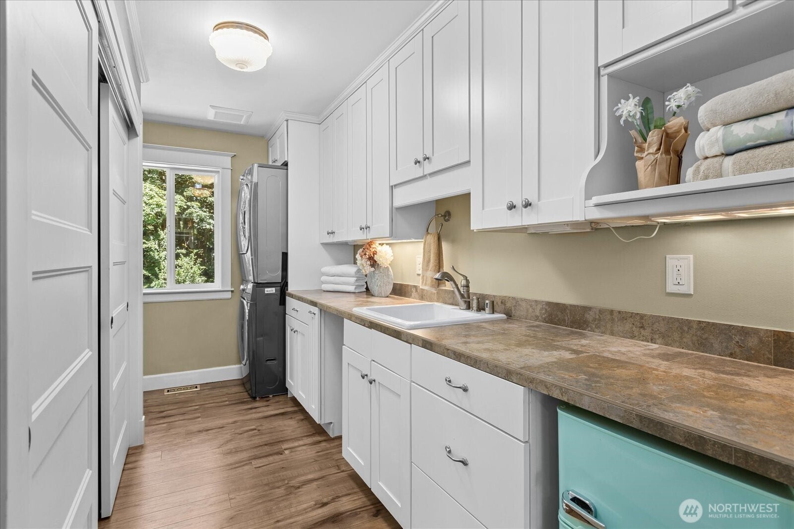 Woodinville, Washington, 98072, United States, 4 Bedrooms Bedrooms, ,2 BathroomsBathrooms,Residential,For Sale,1979397