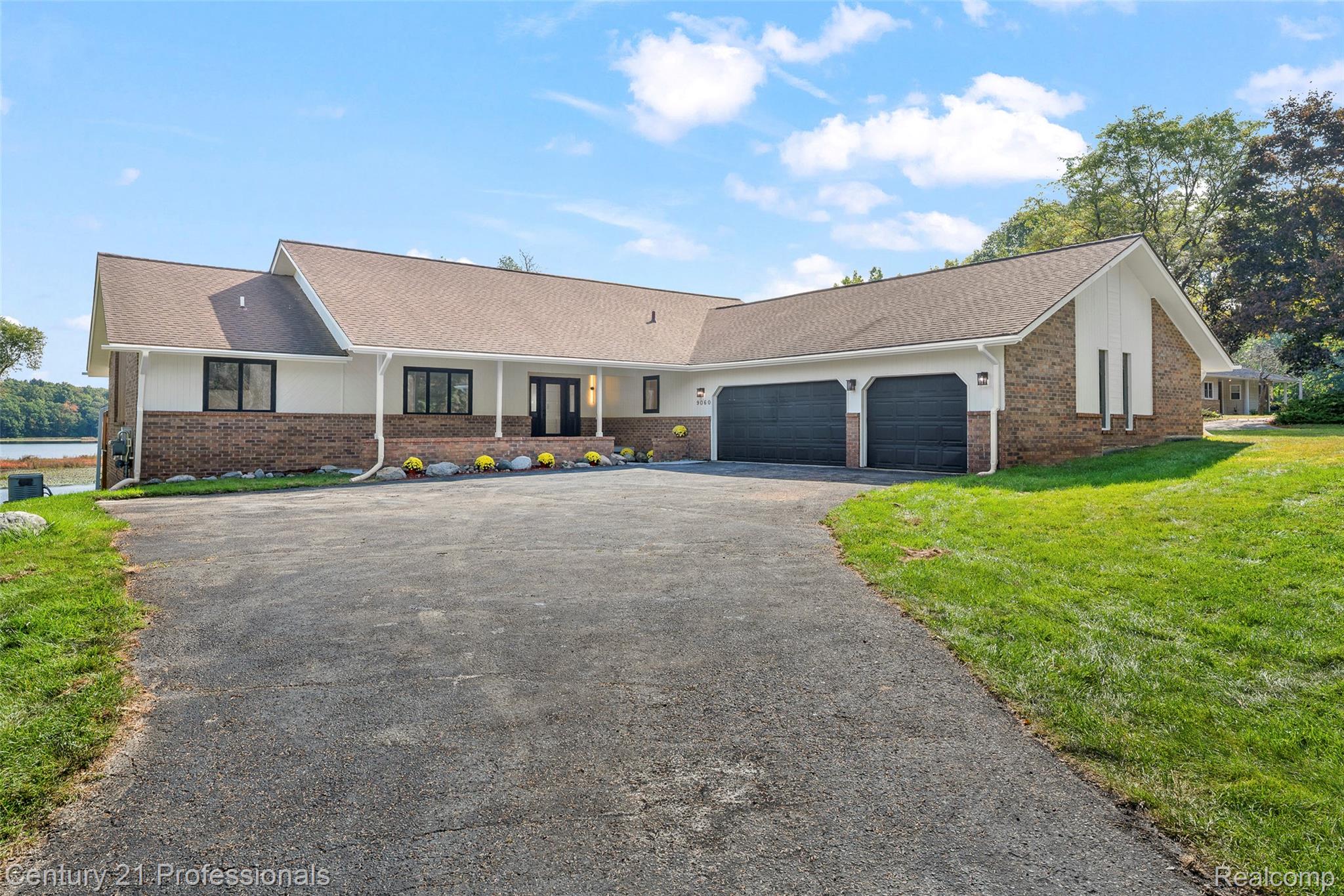 Davisburg, Michigan, 48350, United States, 5 Bedrooms Bedrooms, ,4 BathroomsBathrooms,Residential,For Sale,1982233